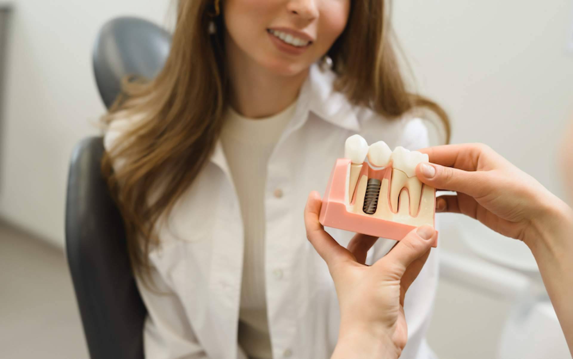Implantes a medida con materiales de calidad en la clínica dental Samprodent; una solución personalizada para cada paciente