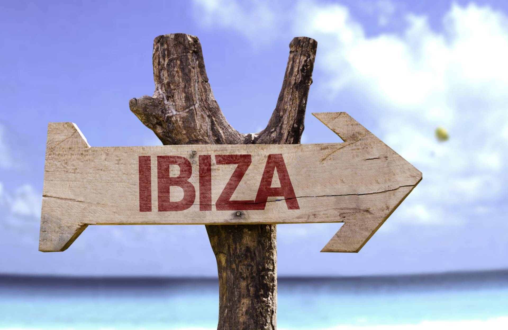 ¿Cómo moverse por Ibiza durante la estancia en la isla?, con Alpha VIP Transfer