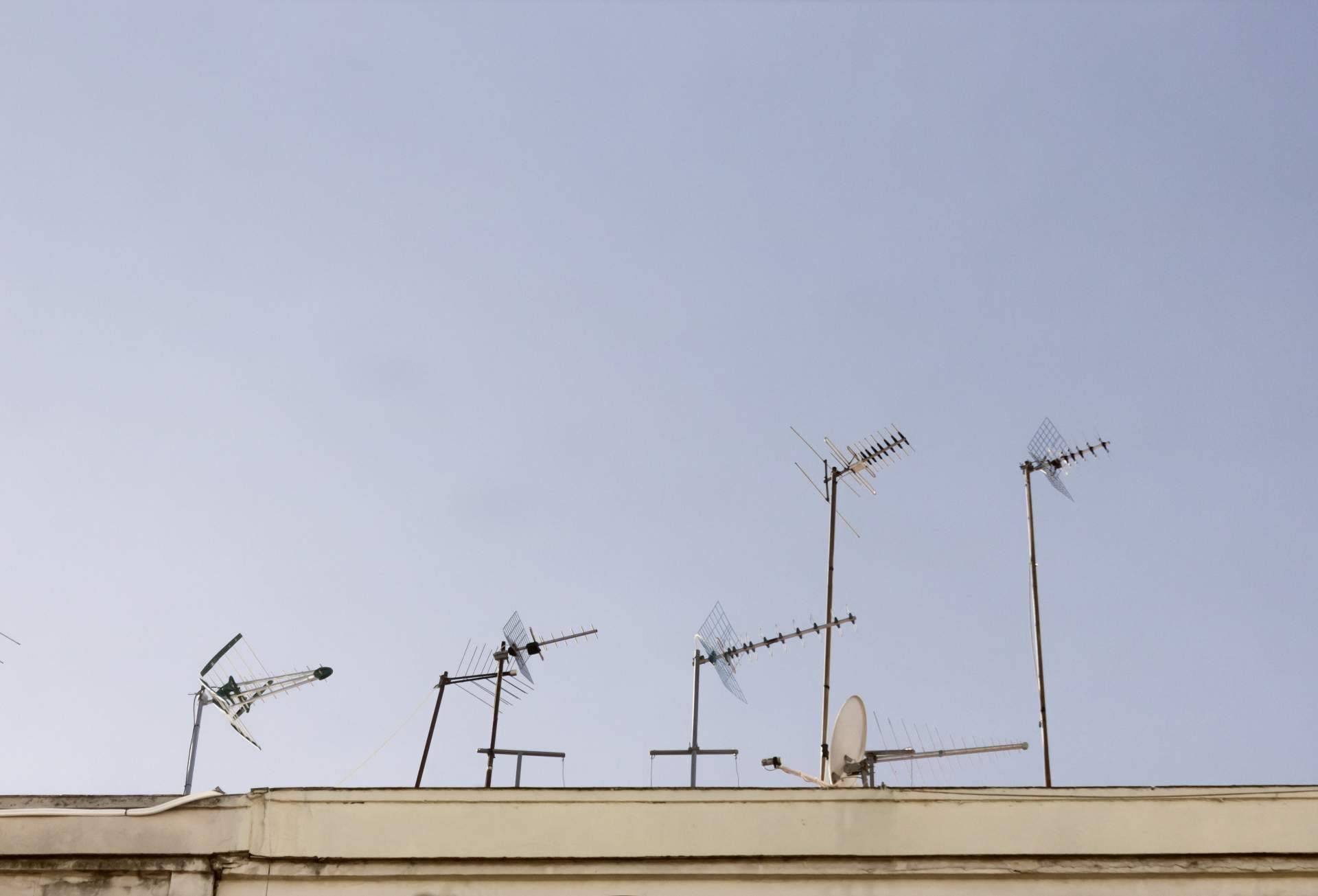 Instalación de antena TDT en Valencia con los profesionales de Antenistas Valencia