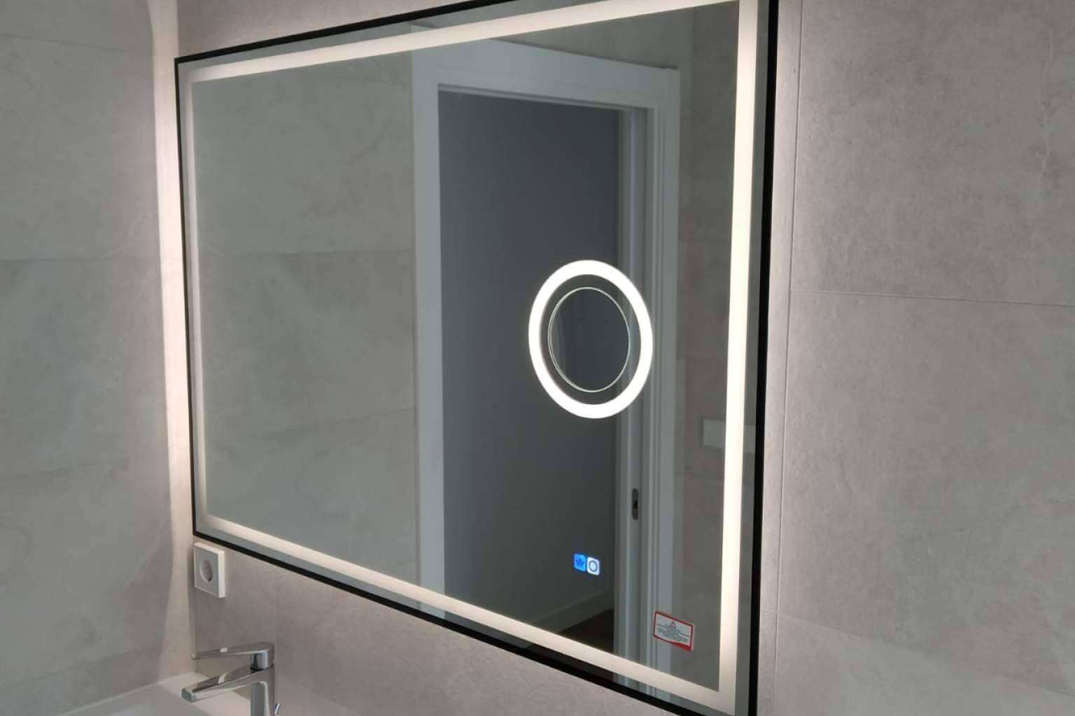 EspejoLED ofrece espejos para baño con luz de calidad