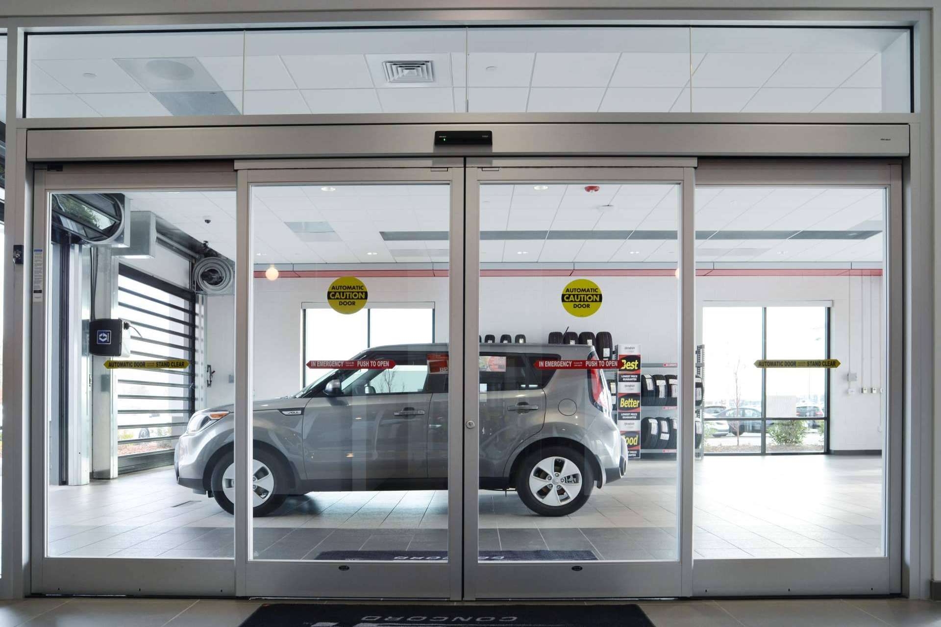 La contribución a la sostenibilidad de ASSA ABLOY a través de sus puertas automáticas industriales y peatonales