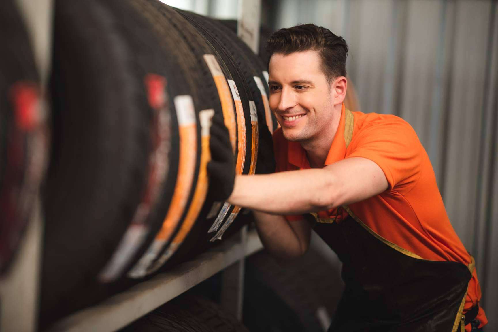 No hay que perderse la promoción de Pirelli en los talleres de la red Blacktire y conseguir hasta 100 € en una tarjeta regalo