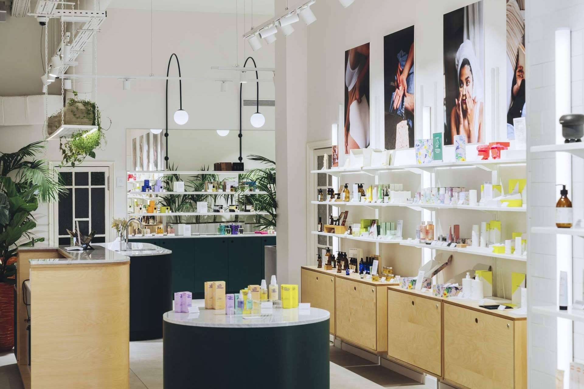 All Yours es una tienda de cosmética ubicada en Barcelona que promueve la clean beauty y el bienestar responsable