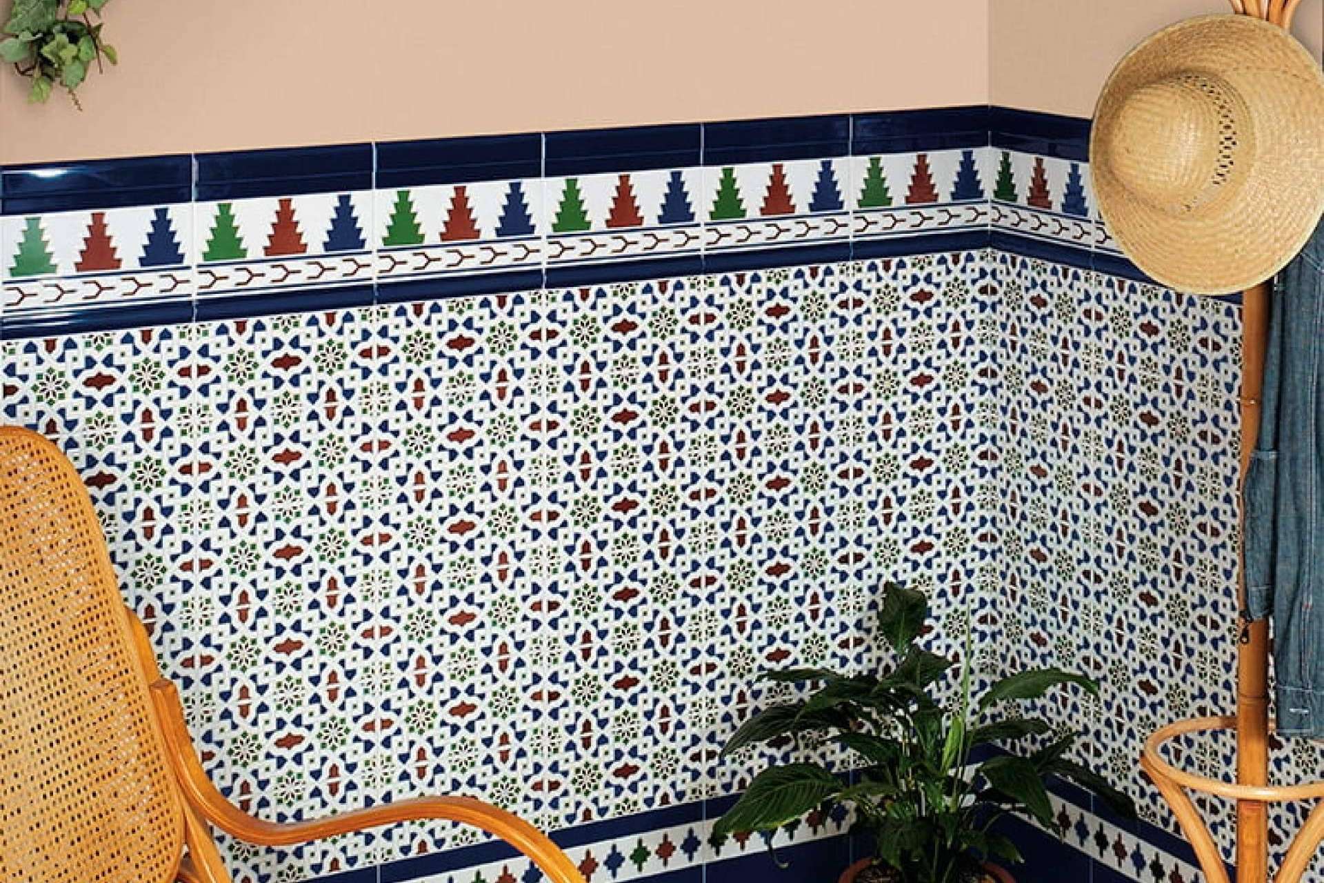 Los bellos y elegantes azulejos andaluces de Interazulejo