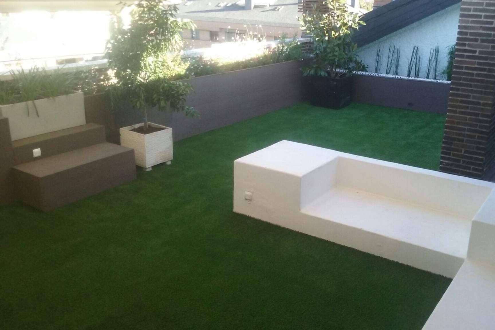 Césped artificial para terrazas y balcones con la calidad que ofrece Albergrass