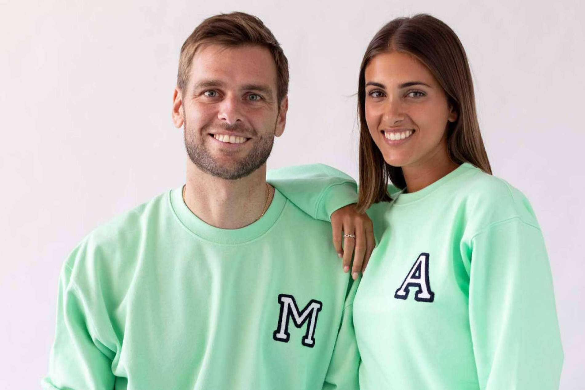 Anitials presenta las sudaderas unisex con letras personalizadas