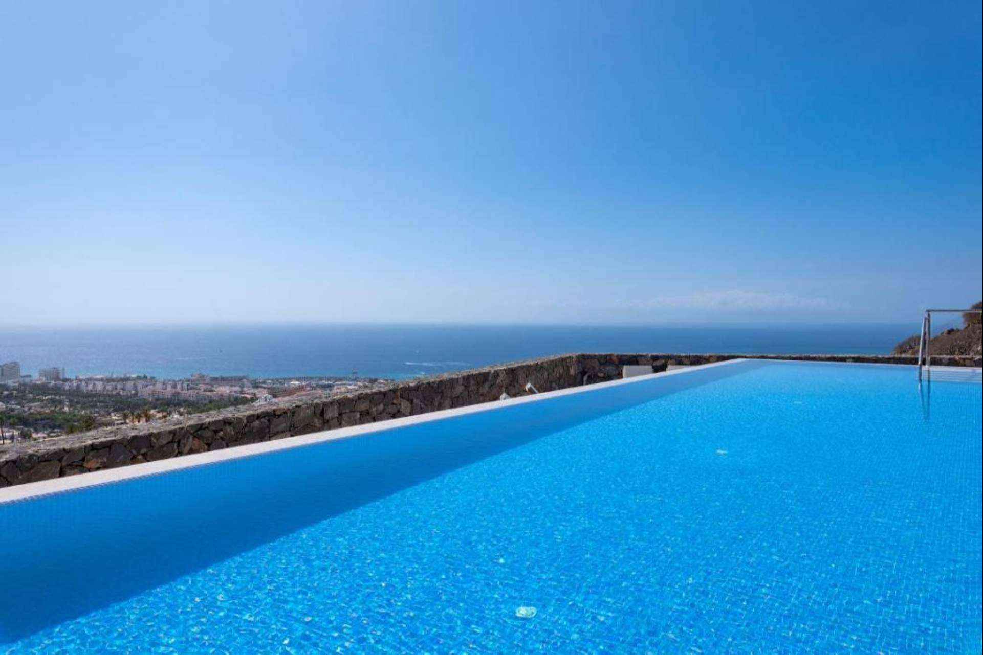 Canarias.com ofrece villas de lujo y servicios exclusivos para unas vacaciones inolvidables en Tenerife