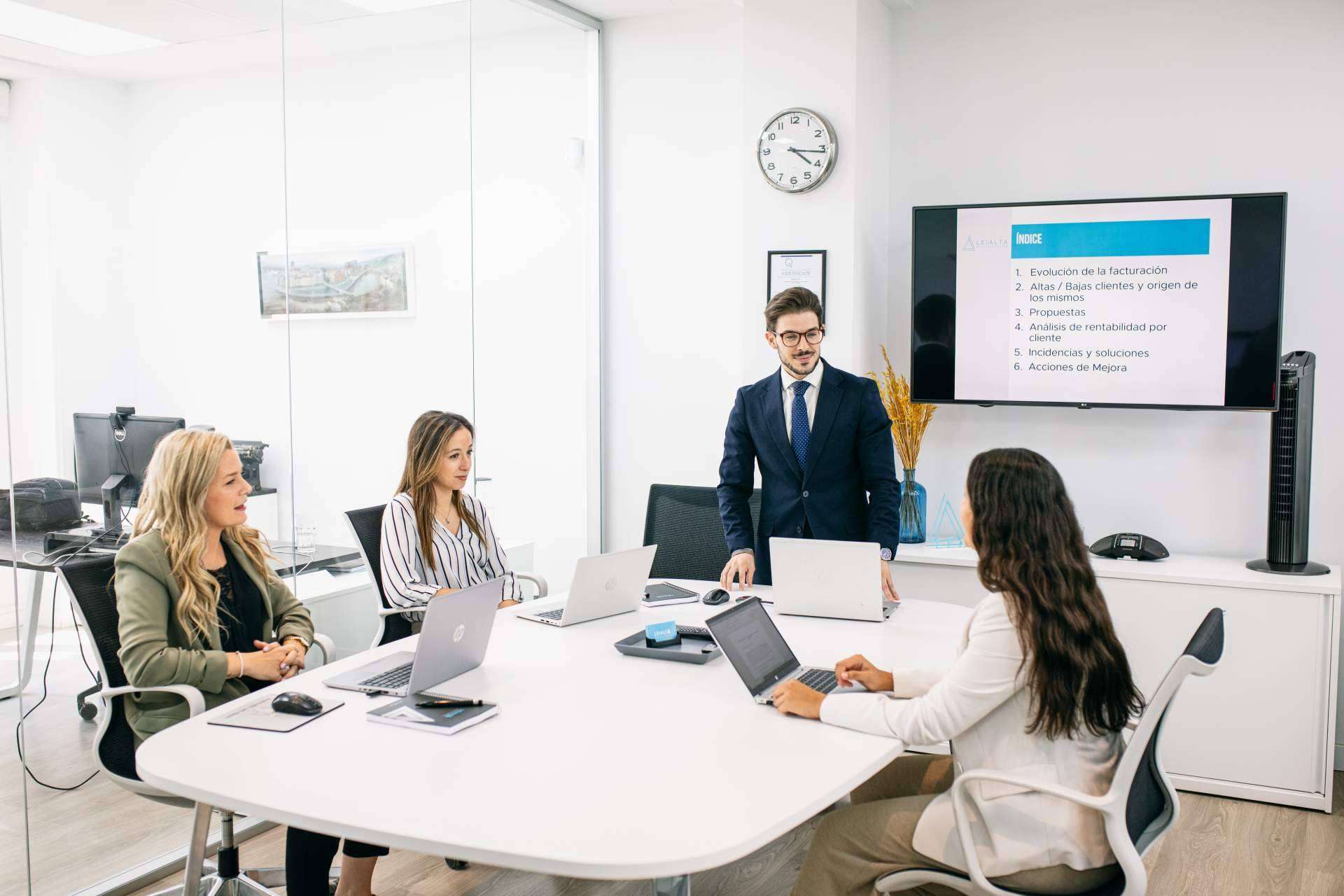 LEIALTA, una empresa especializada en soluciones empresariales y servicios de holding empresarial