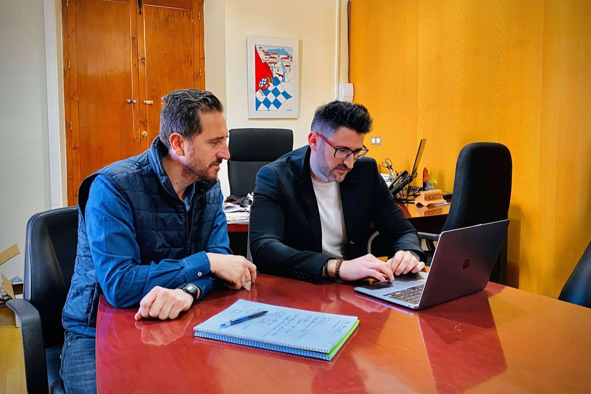 El Ayuntamiento de Benamaurel imparte formación gratuita sobre banca digital dirigida a personas mayores