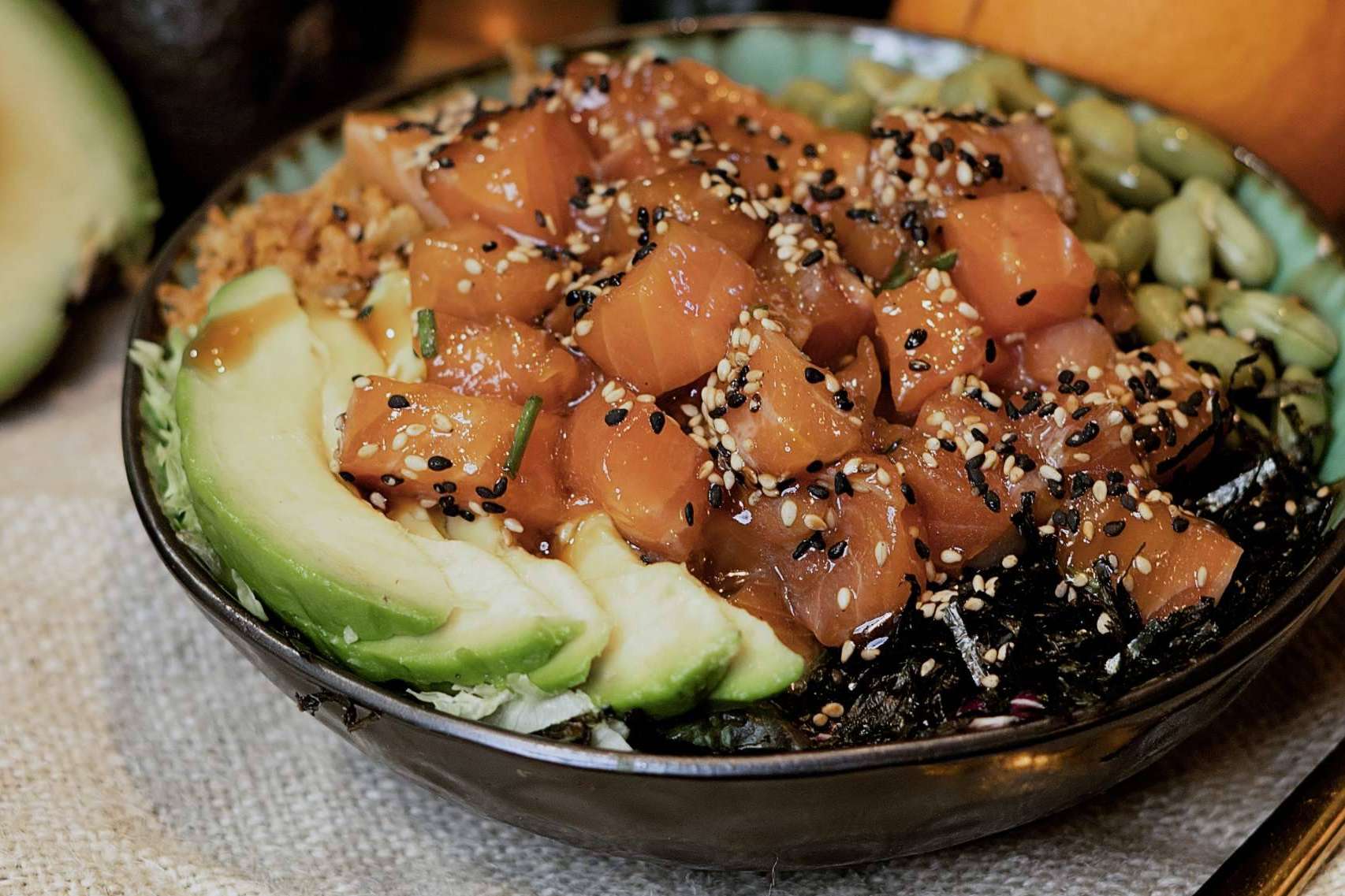 Probar el poke bowl en Santa María de la Cabeza, en Madrid