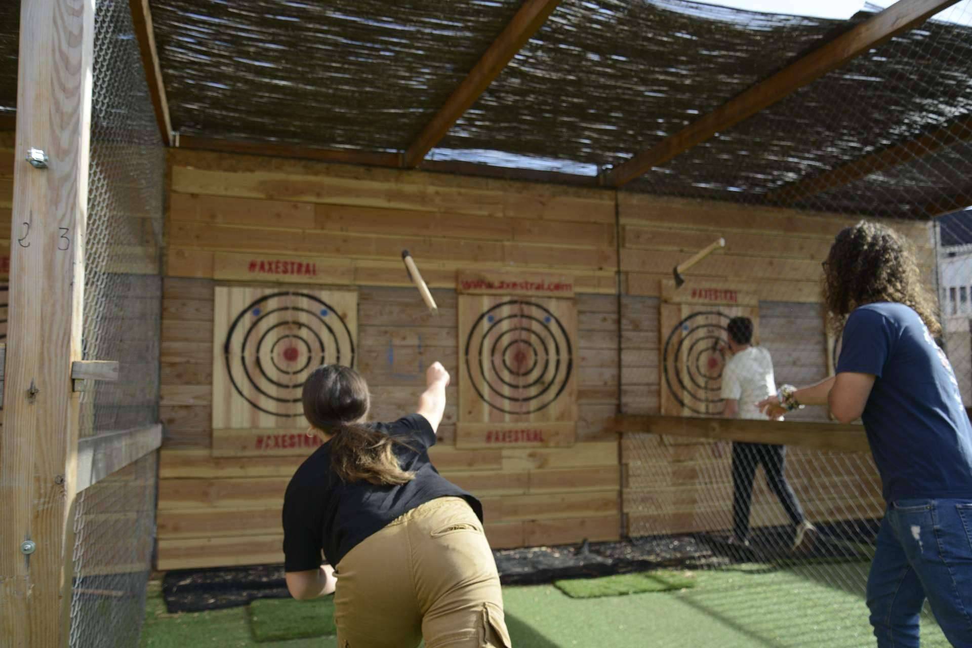 Jugar en equipo y de forma individual con el tiro con hacha de Axestral