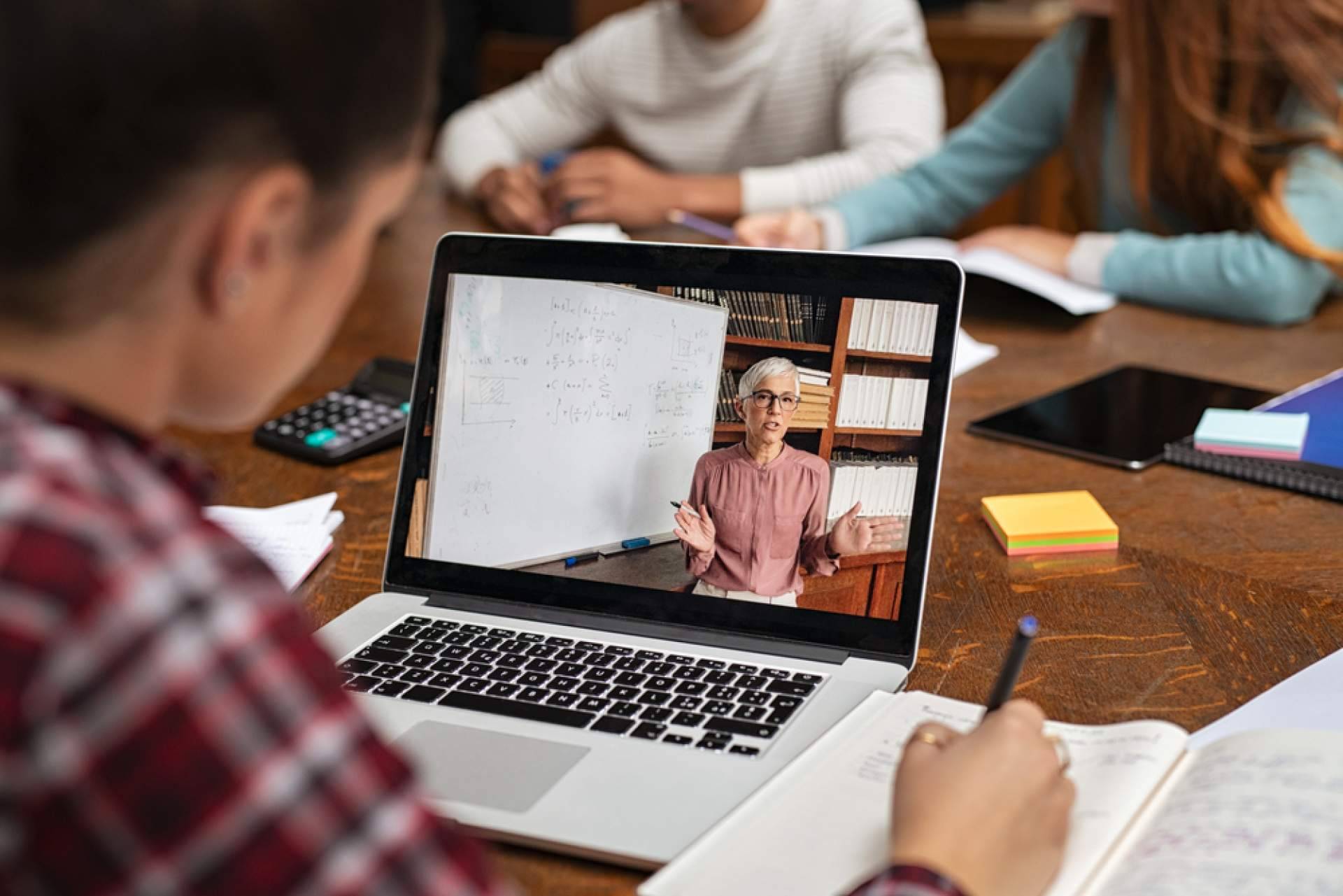 Llevar a cabo el registro horario en los centros educativos, de la mano de MHP®