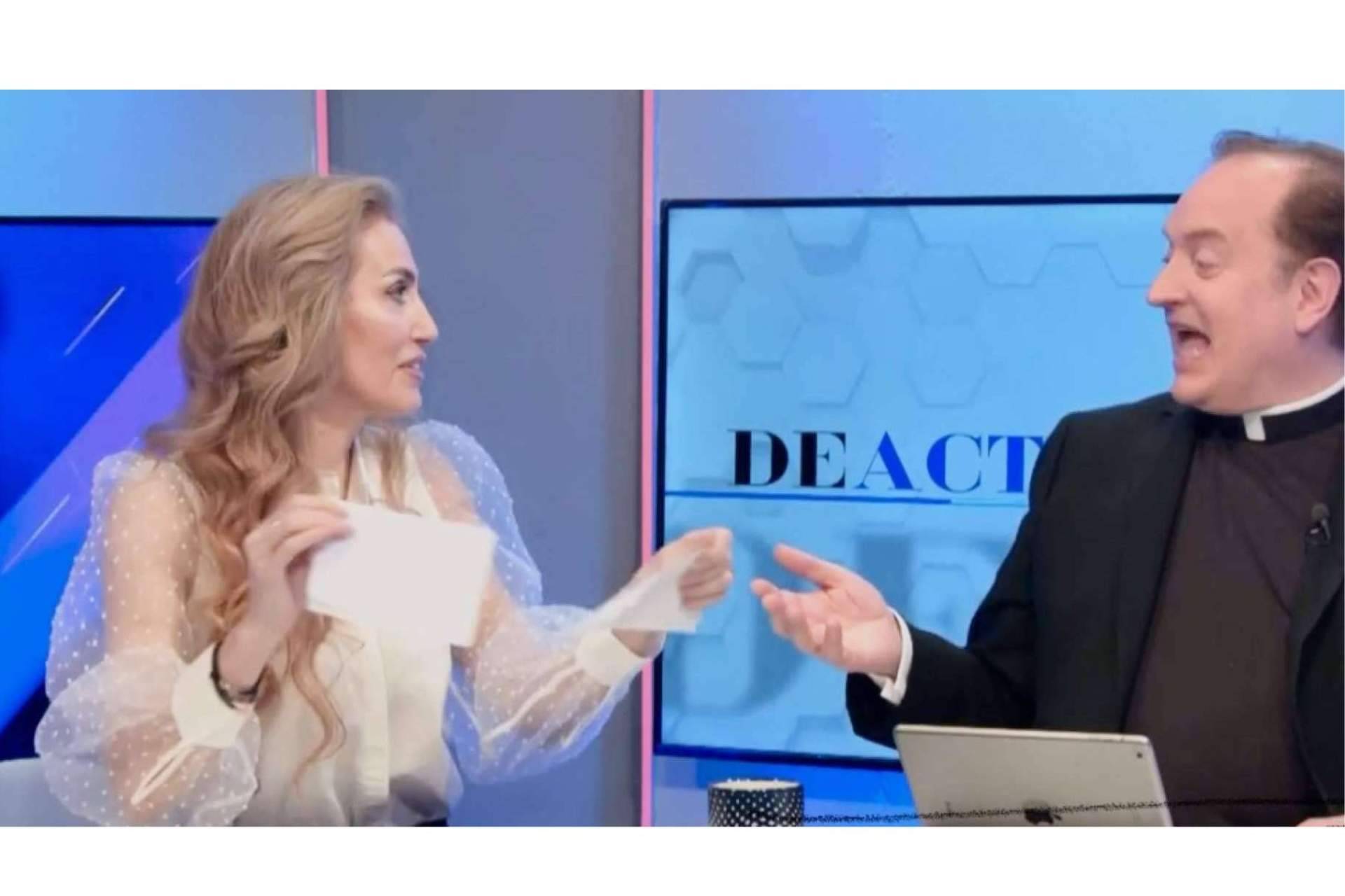 Los 'momentazos' del programa DeActualidad que presenta el padre Apeles y Miriam Victoria