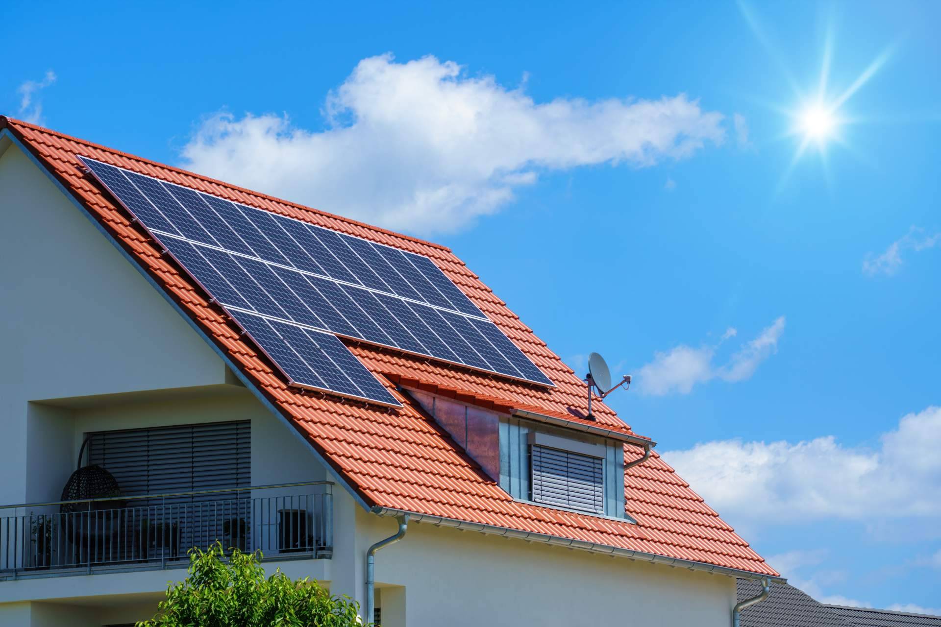 Solomnia proporciona placas solares para balcones