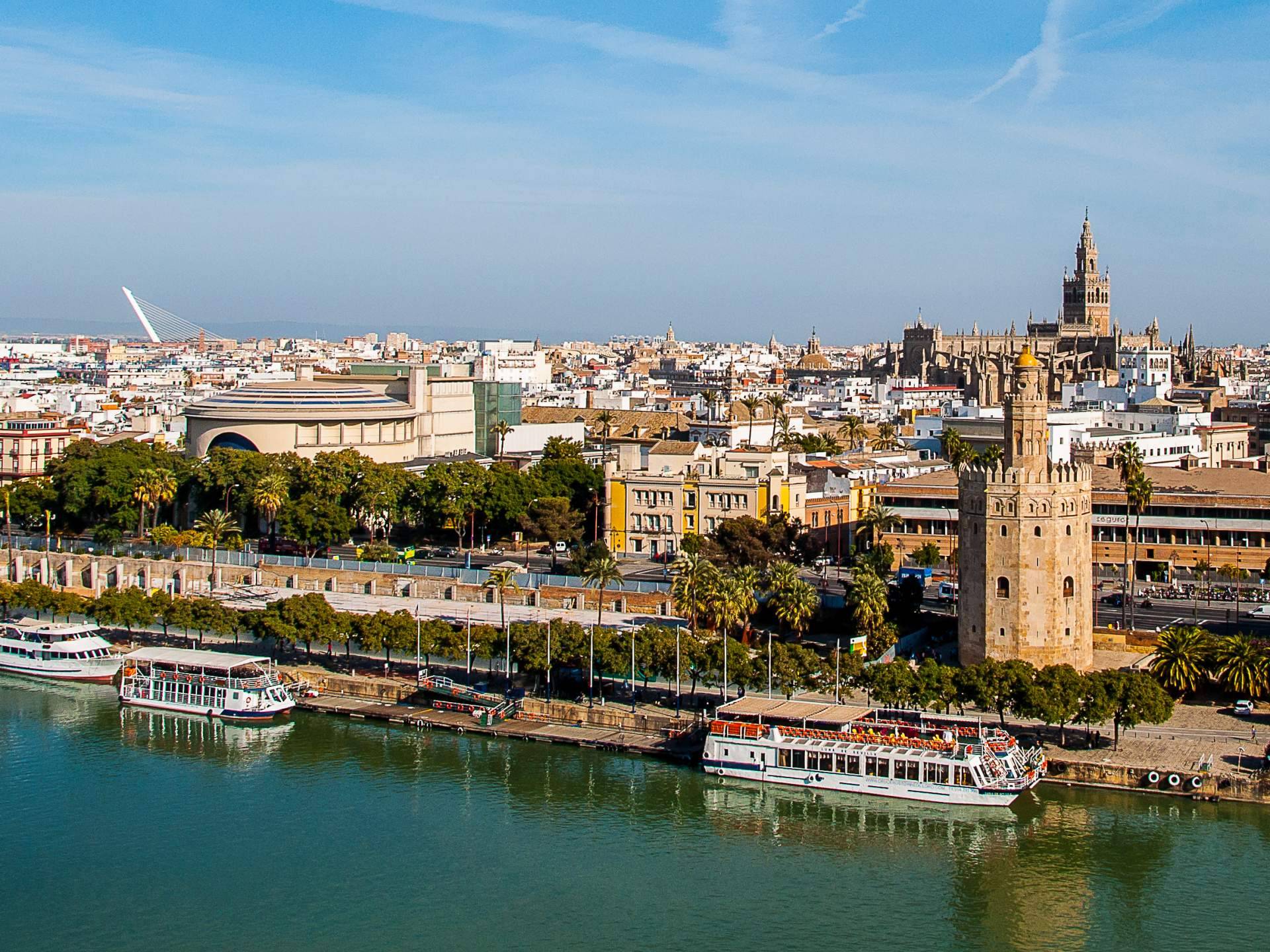 Disfrutar de un rato divertido con la búsqueda del tesoro escondido de Diego Velázquez con un escape room exterior en Sevilla