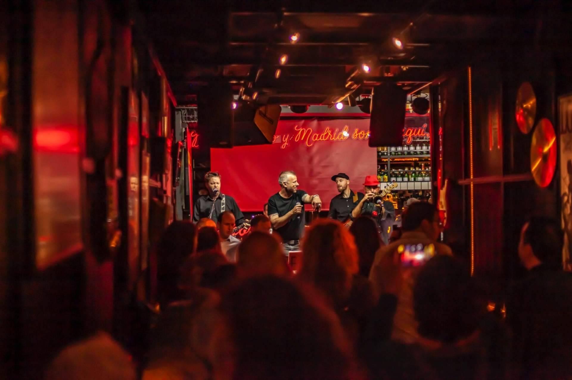 El Cien por Cien, un pub con Banda Sonora Original