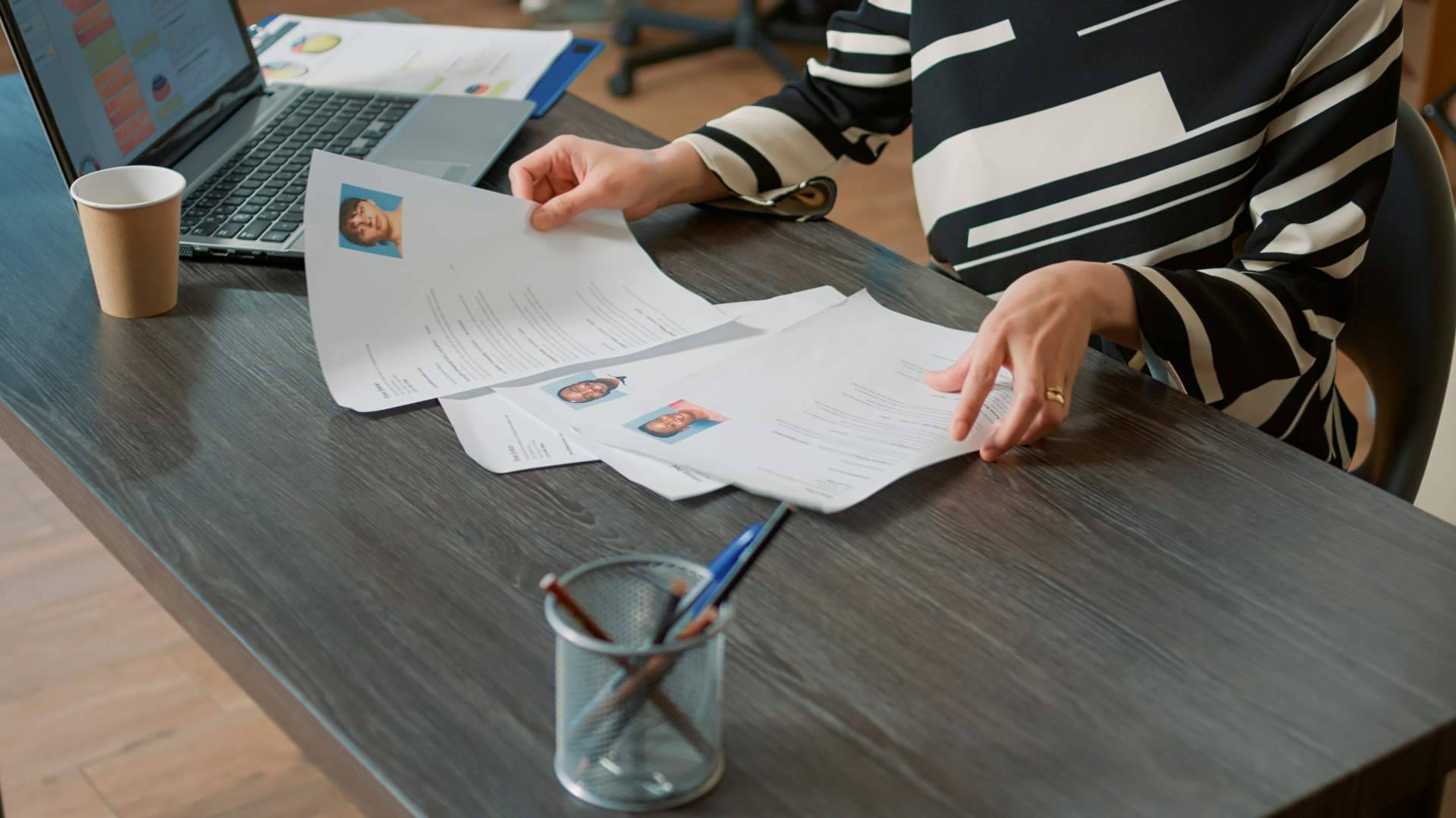 ¿Cuáles son las características del proceso de contratación de Hirint?
