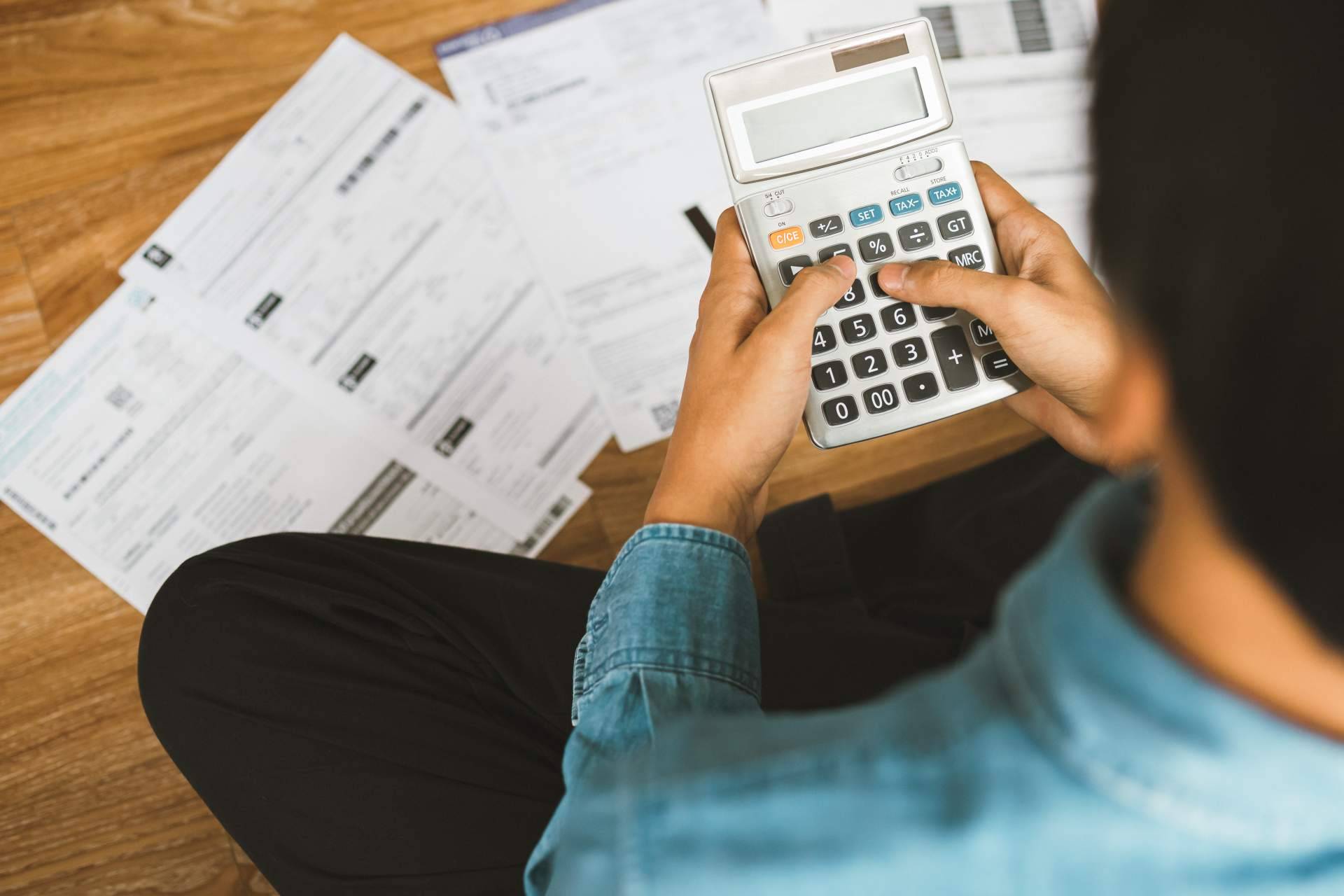 Los expertos de Helloteca exponen las principales diferencias entre una hipoteca fija y una variable
