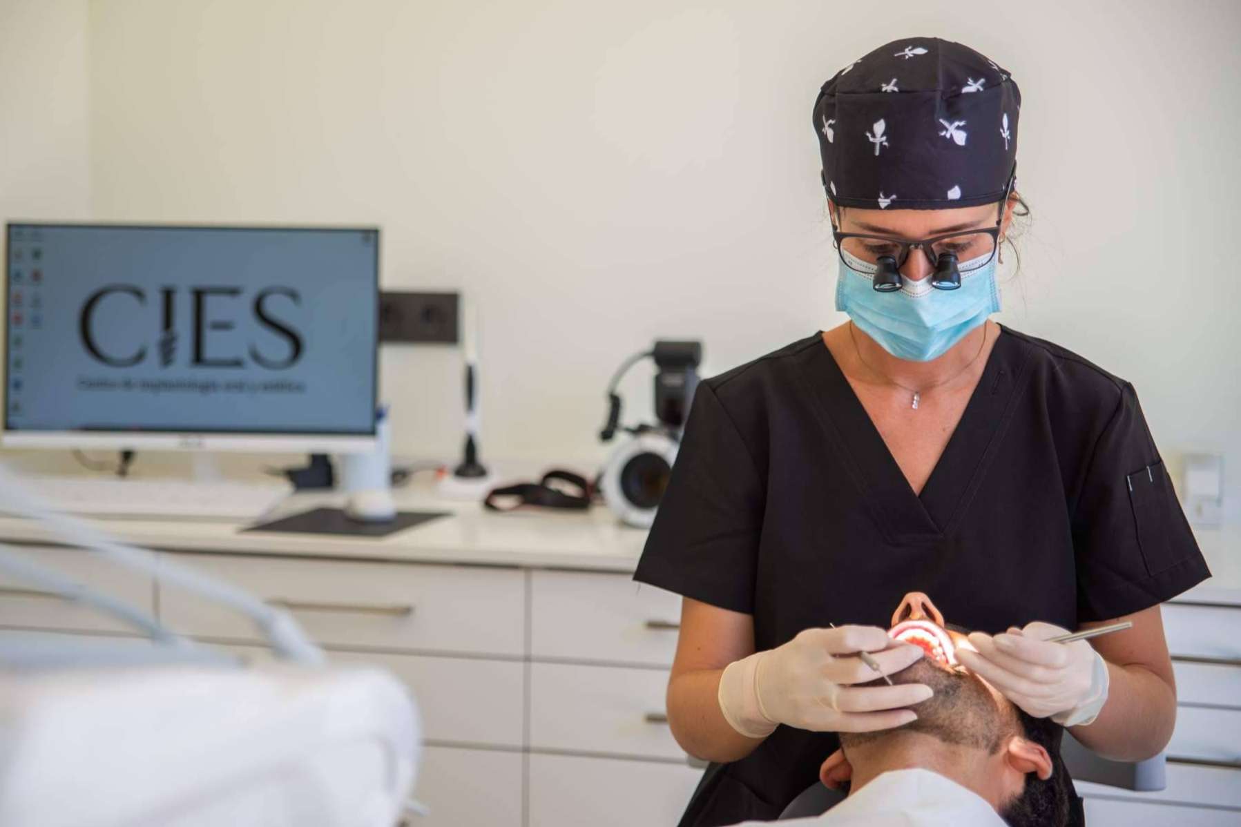 ¿Por qué es importante elegir implantes dentales de calidad?