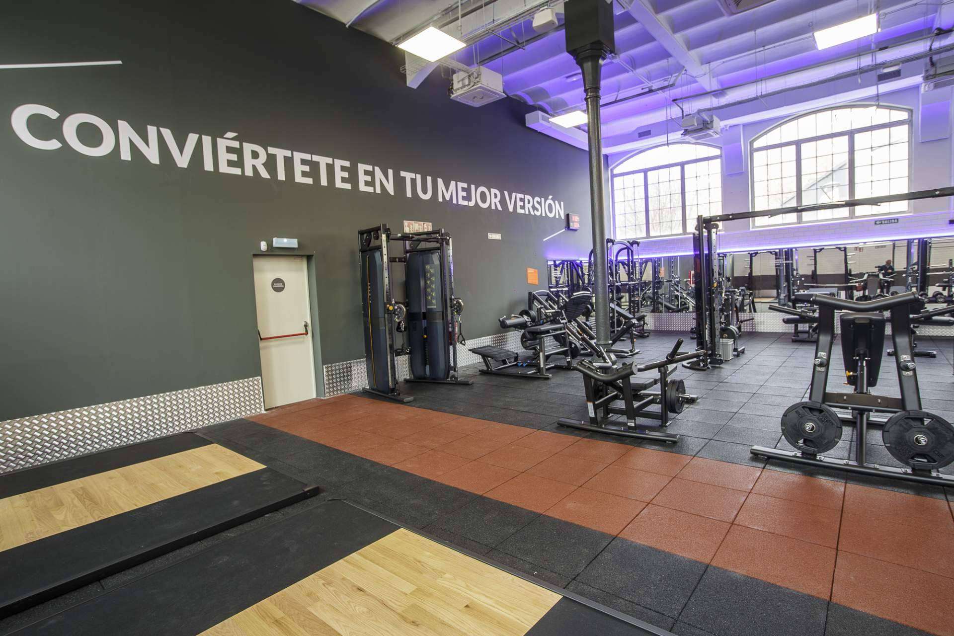 En VivaGym se ofrece un centro fitness dedicado al cuidado personal