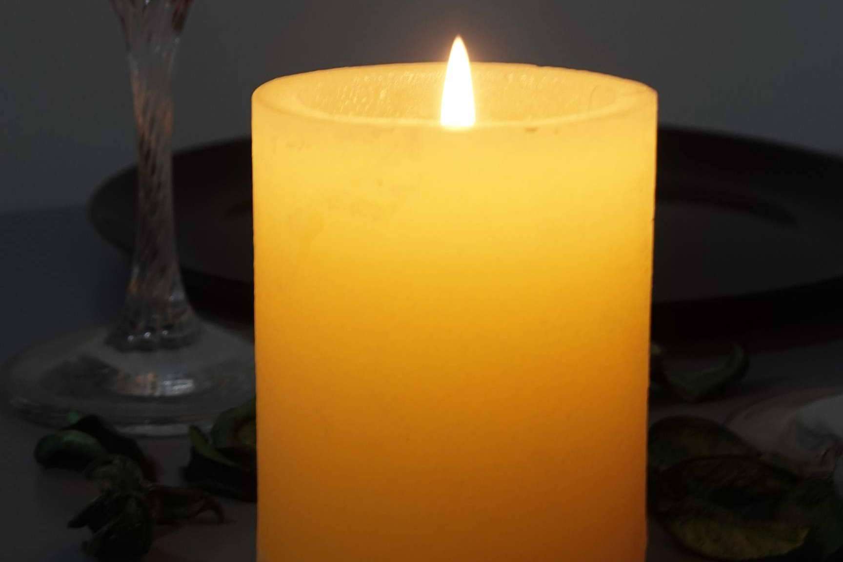 Las principales cualidades de las velas de citronela por Hogar y Más