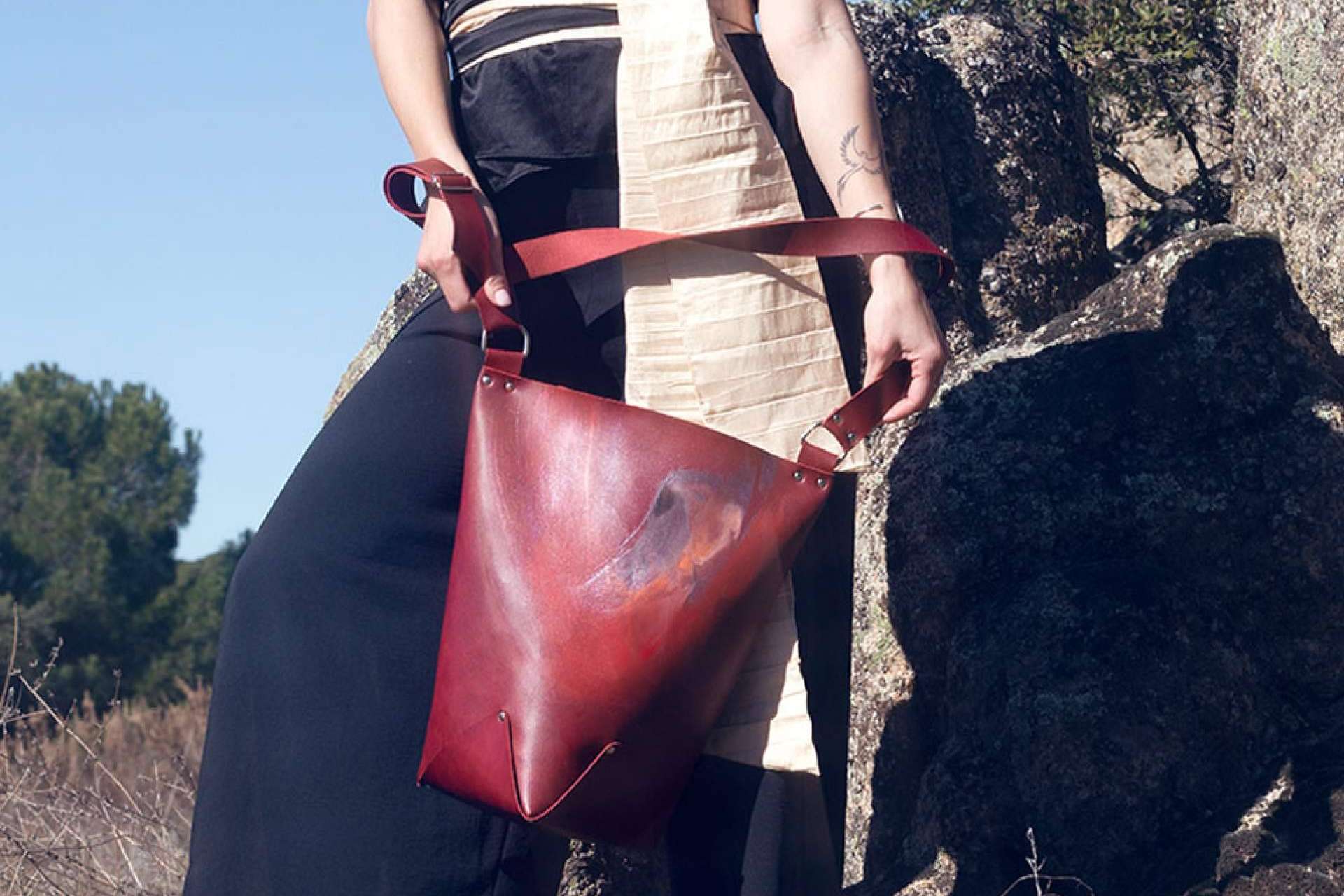 Bolsos pintados a mano; la fusión de arte y diseño en Araceli García