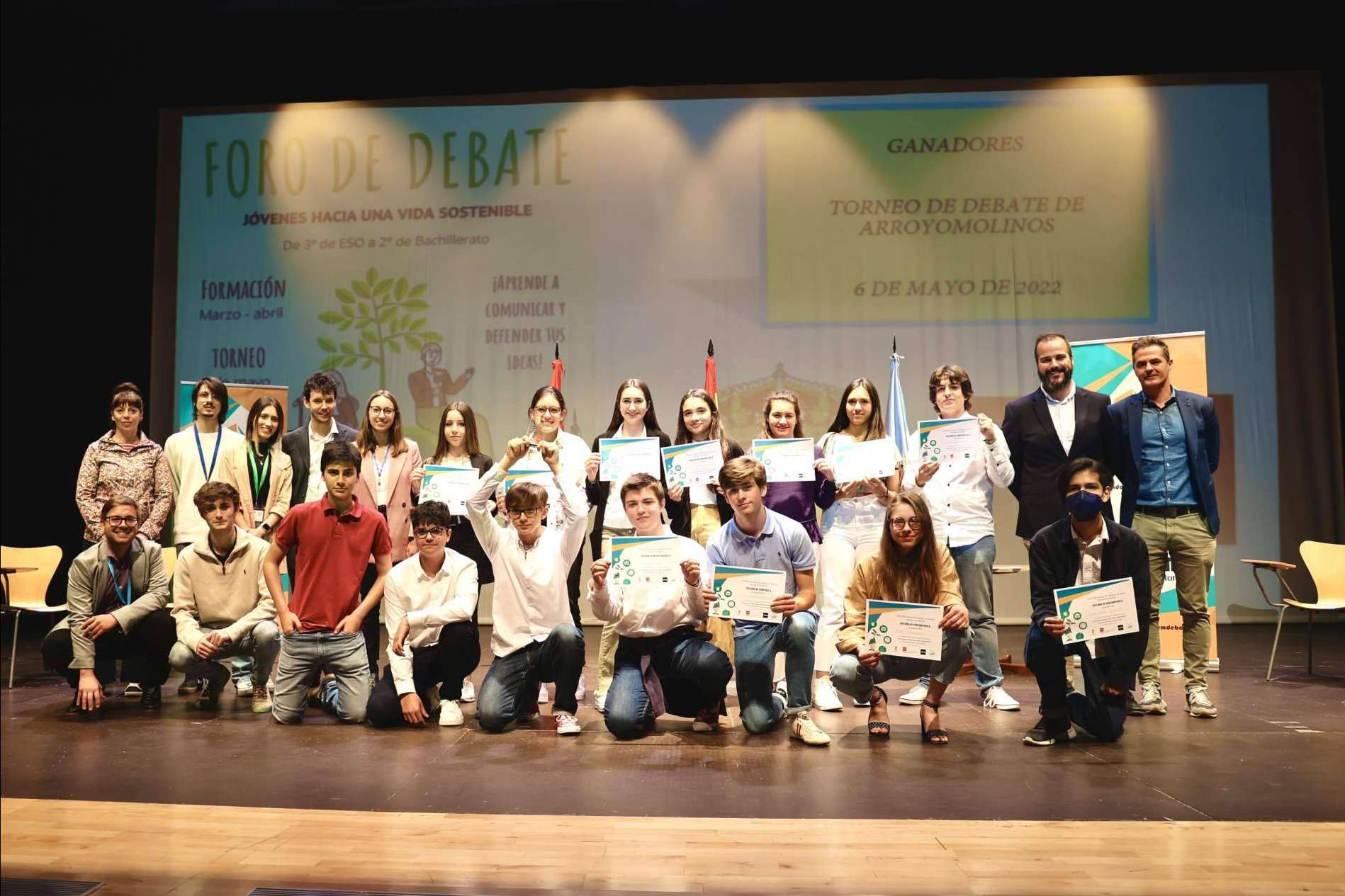 Las ventajas para los adolescentes de participar en un curso de debate y oratoria