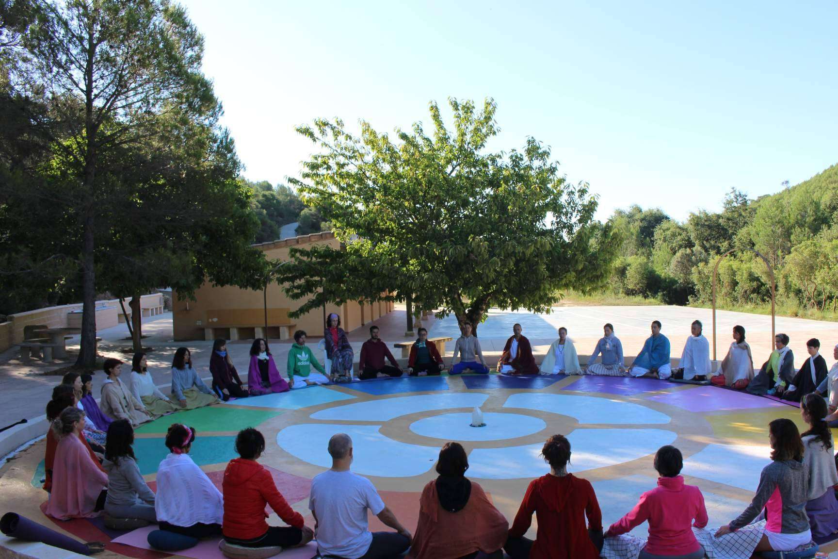 Conectar con uno mismo asistiendo a retiros de yoga en plena naturaleza