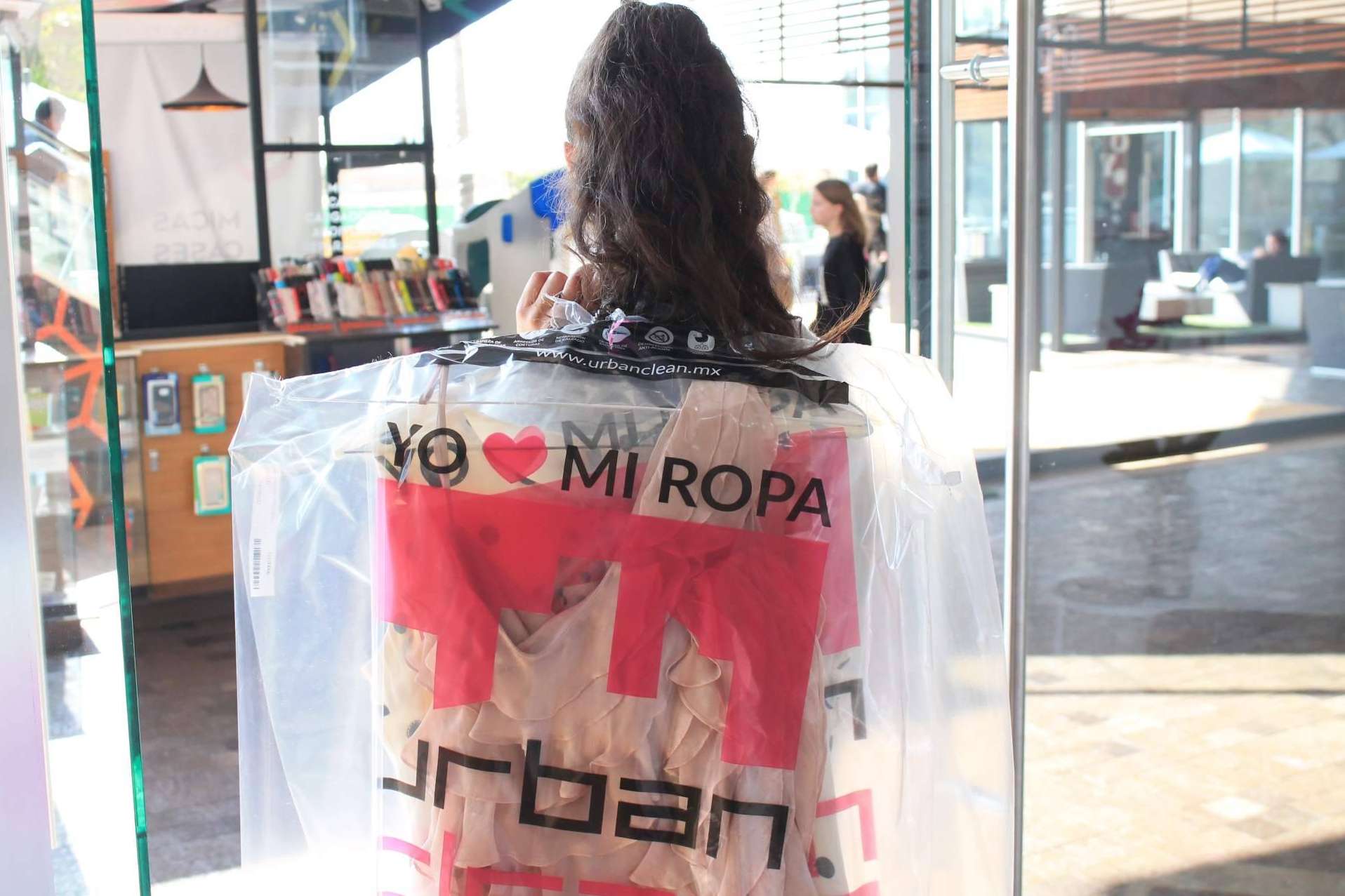 Tintorerías UrbanClean revoluciona el cuidado de las prendas de fiesta. Reutilizar, proteger el medioambiente y ganar dinero