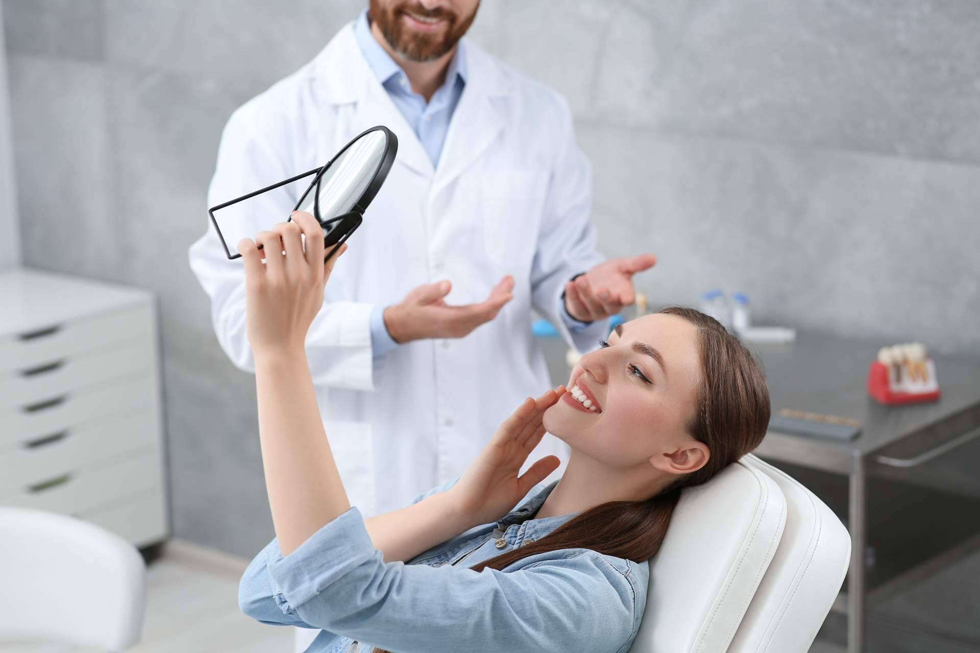 Cambios de hábitos, incremento en el consumo de azúcares y descuidos en la higiene; los riesgos para la salud bucodental en verano