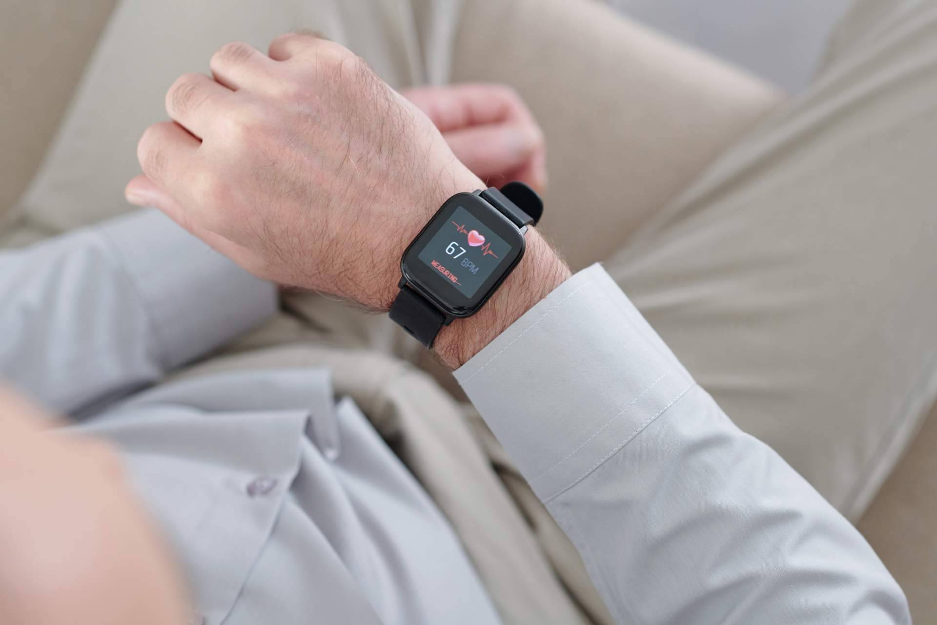 Un reloj que facilita la vida cotidiana de las personas con alzhéimer y demencia y a sus familiares, Tracmi
