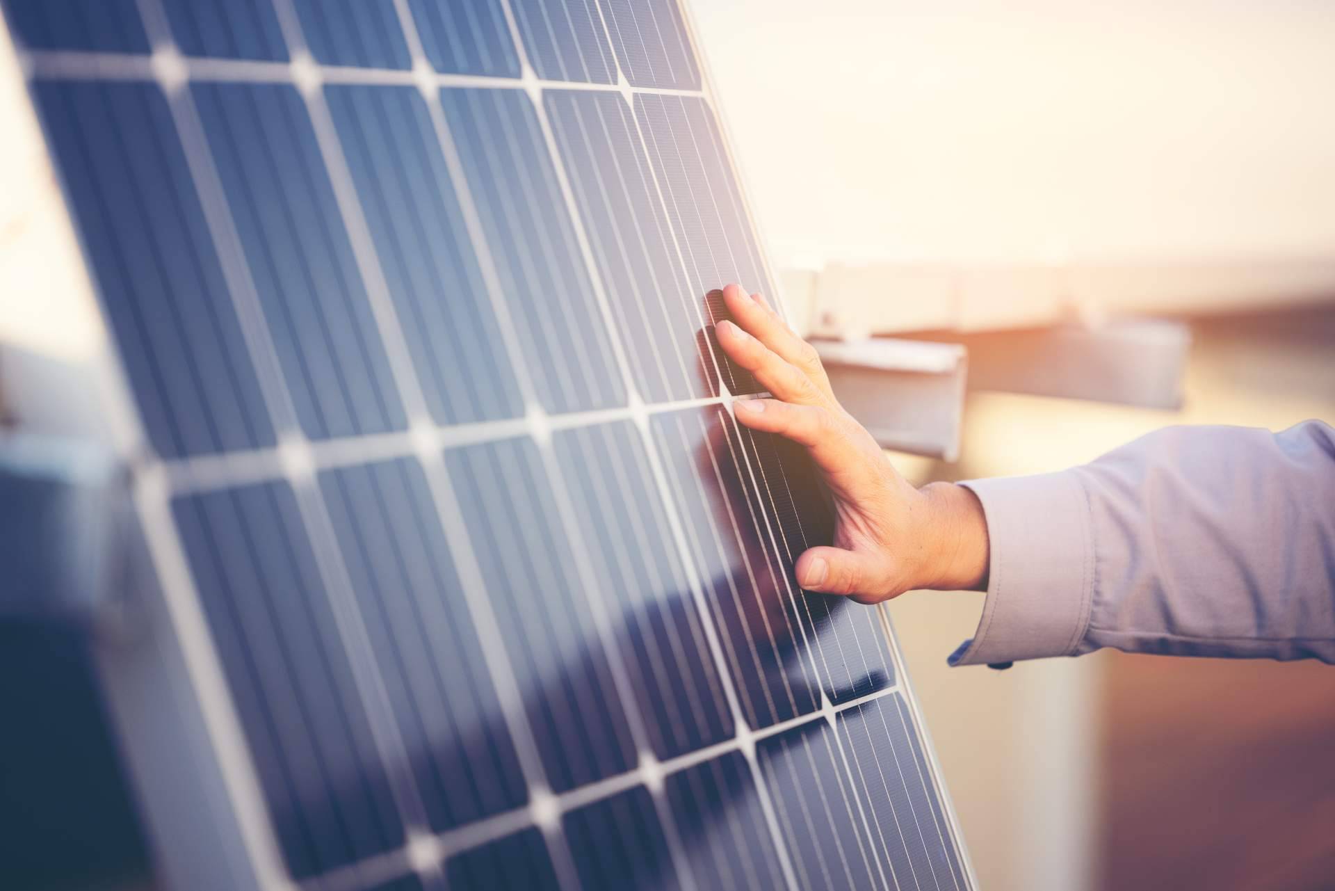 Instalación de placas solares de balcón, de la mano de Solomnia