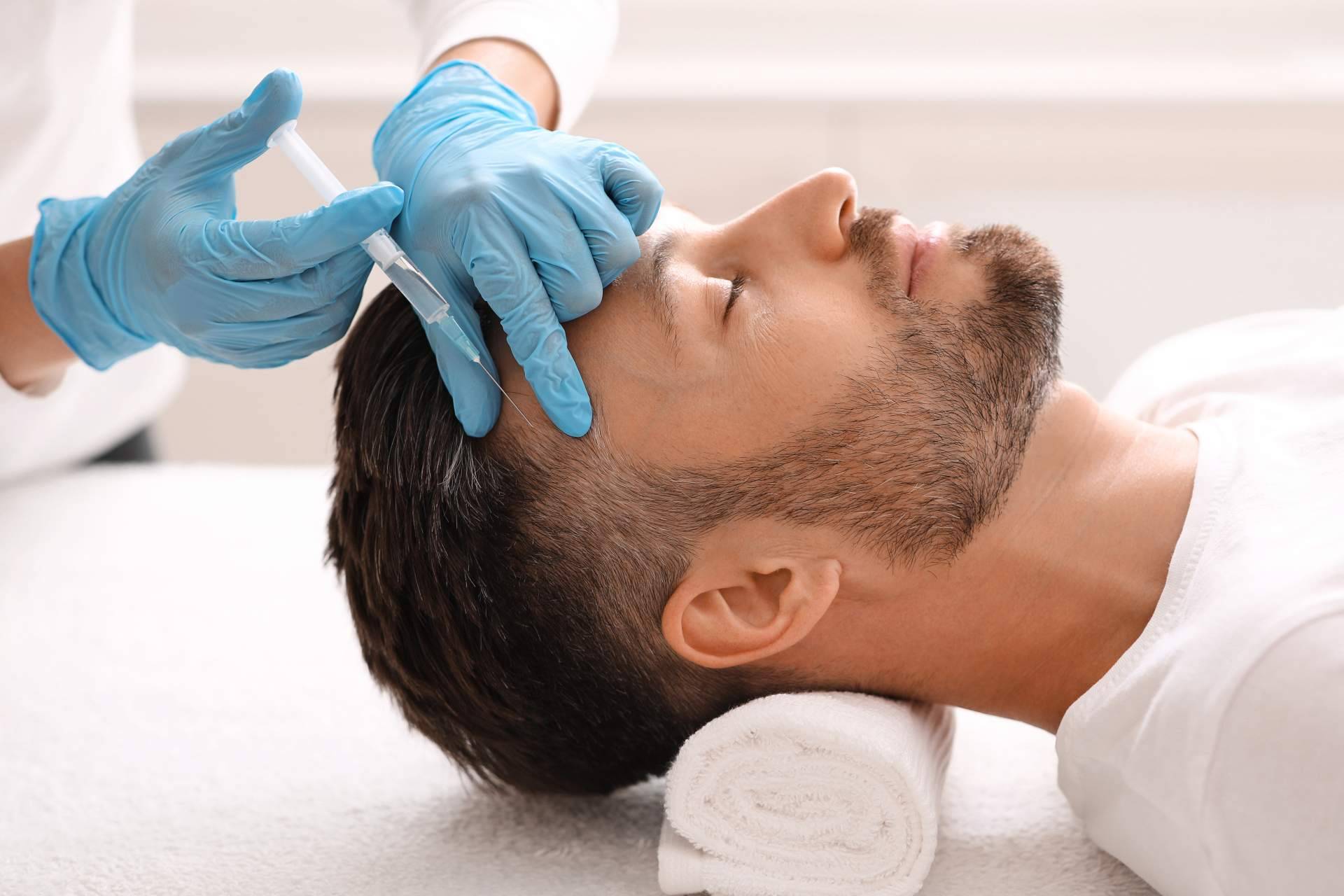 Los tratamientos de mesoterapia son una opción muy recomendada para las personas que sufren alopecia según el doctor Jesus Mora