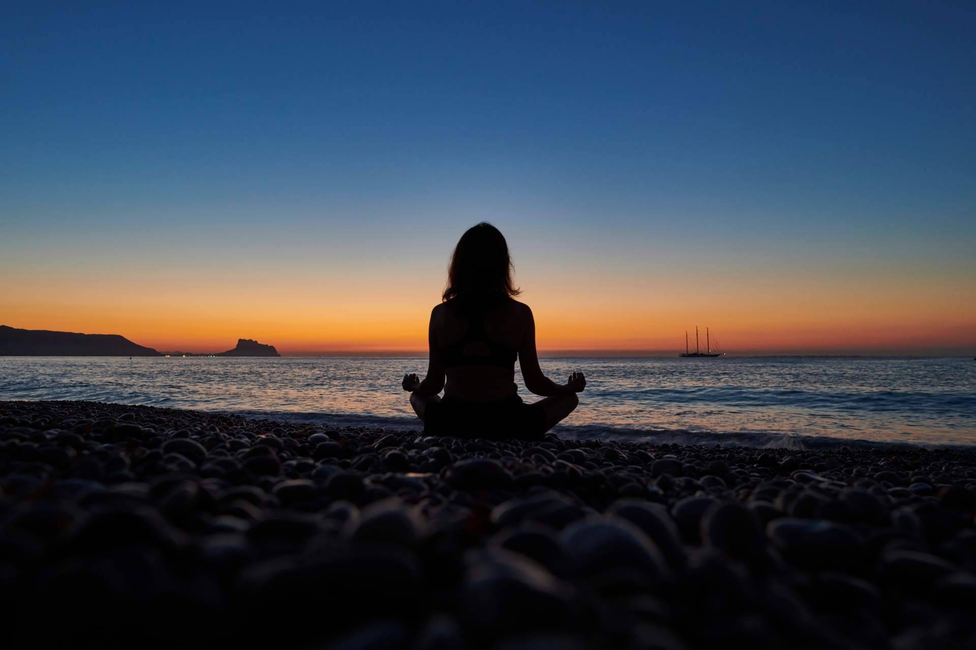 Los beneficios que aporta la meditación a la salud, por PODCASTMEDITACION.COM