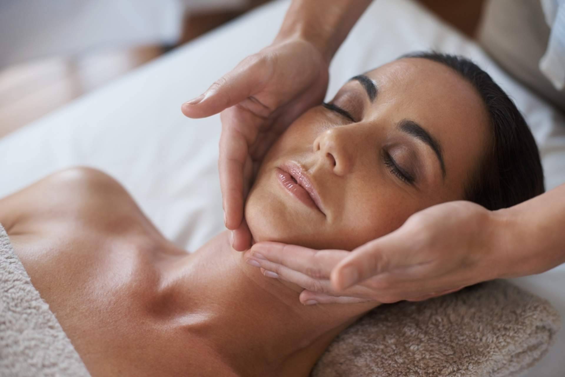 ¿En qué consiste y cuáles son los beneficios del masaje facial japonés?, con LINCKIA Cadaqués
