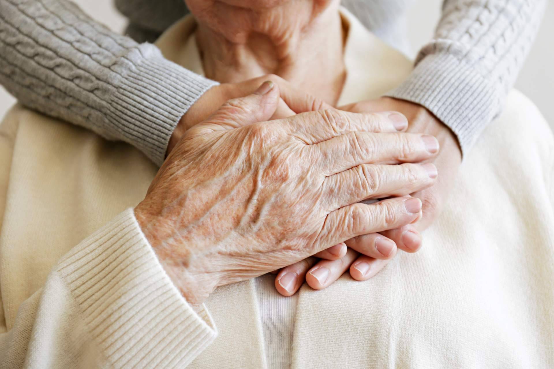 Cómo reconocer los primeros síntomas en la enfermedad de Parkinson