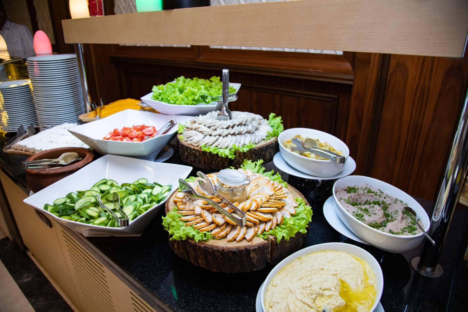 Alternativa a los restaurantes, comer en los hoteles sin estar alojado ya es posible con Eatinn