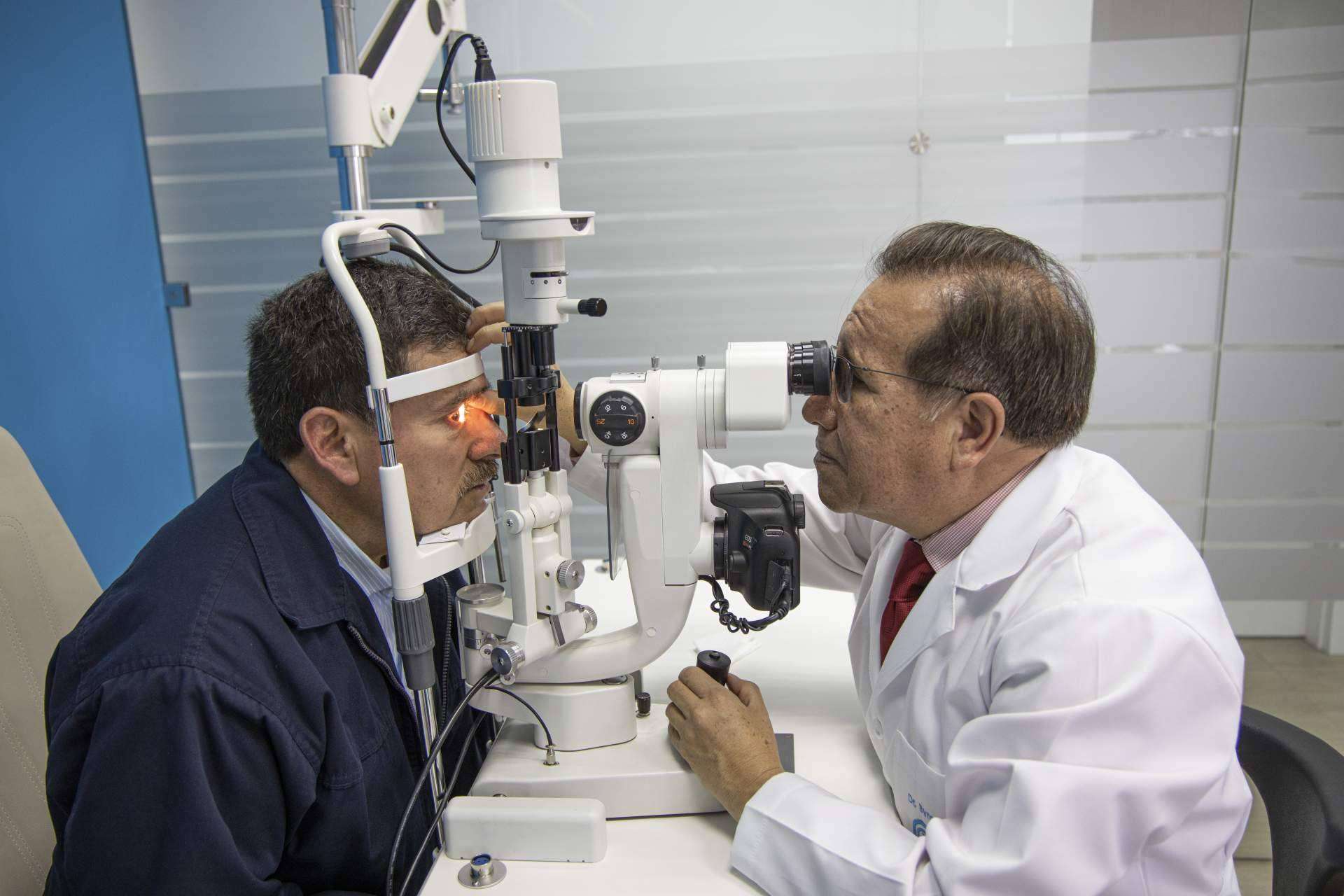 Experiencia de 40 años en el sector oftalmológico ecuatoriano en Clínica Sancho
