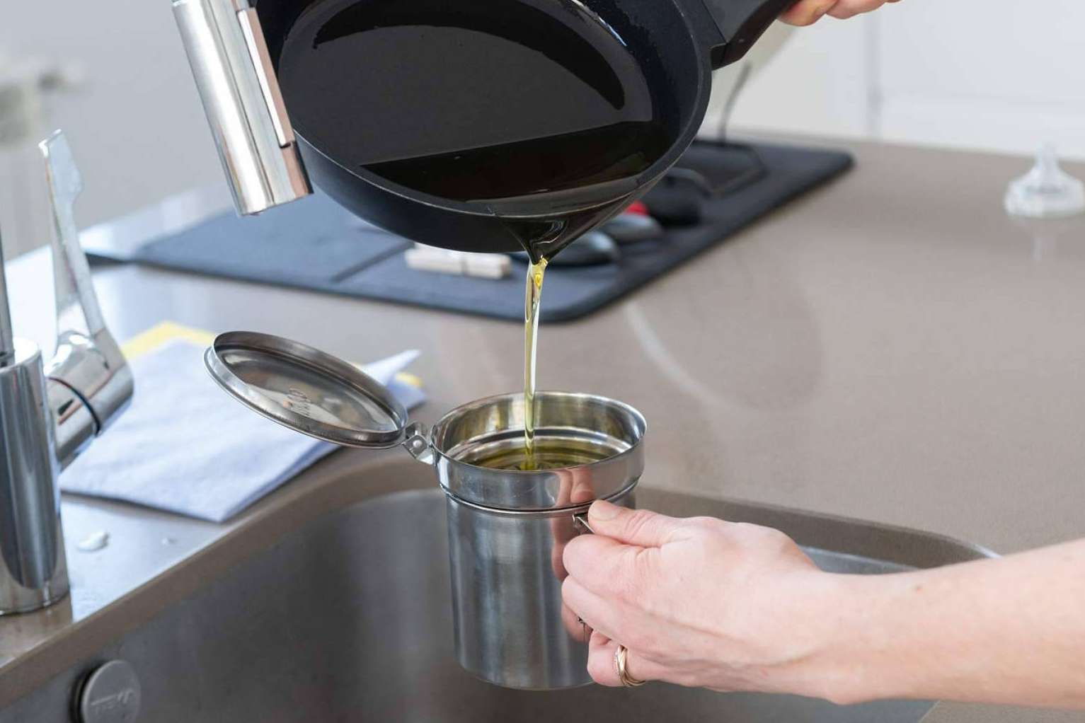 La importancia de reciclar el aceite usado de cocina. Opciones disponibles de reciclaje y reutilización