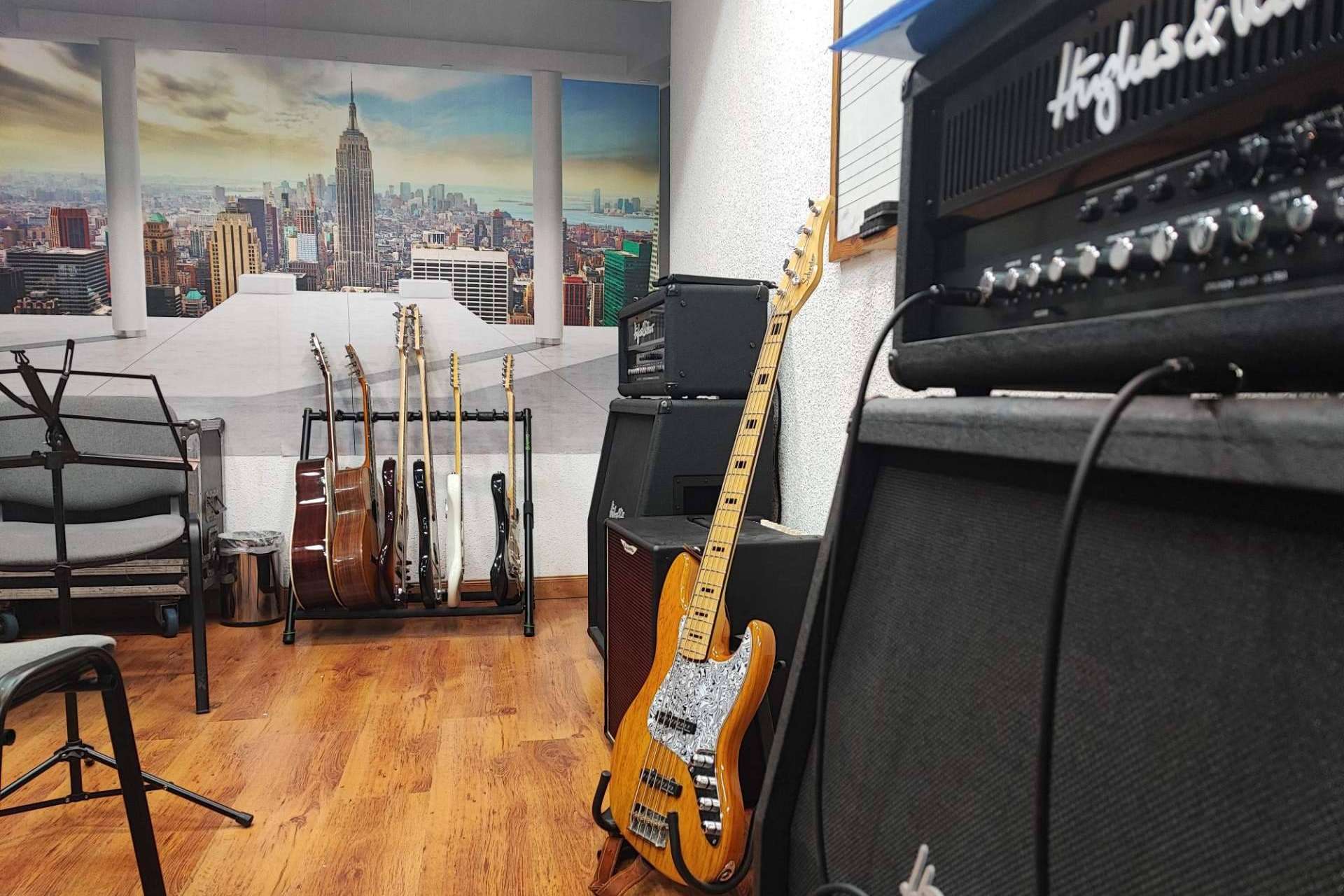 Escuela de música Blancas y Negras, una academia de referencia en Ciempozuelos, Madrid, con clases colectivas e individuales