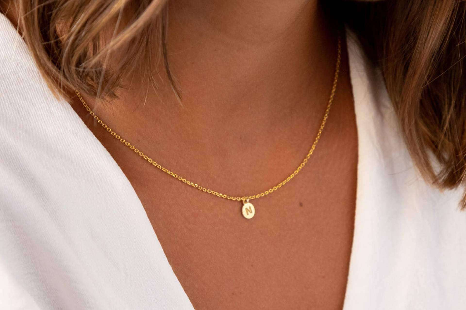 Anitials se suma a las últimas tendencias con su extenso catálogo de collares con iniciales