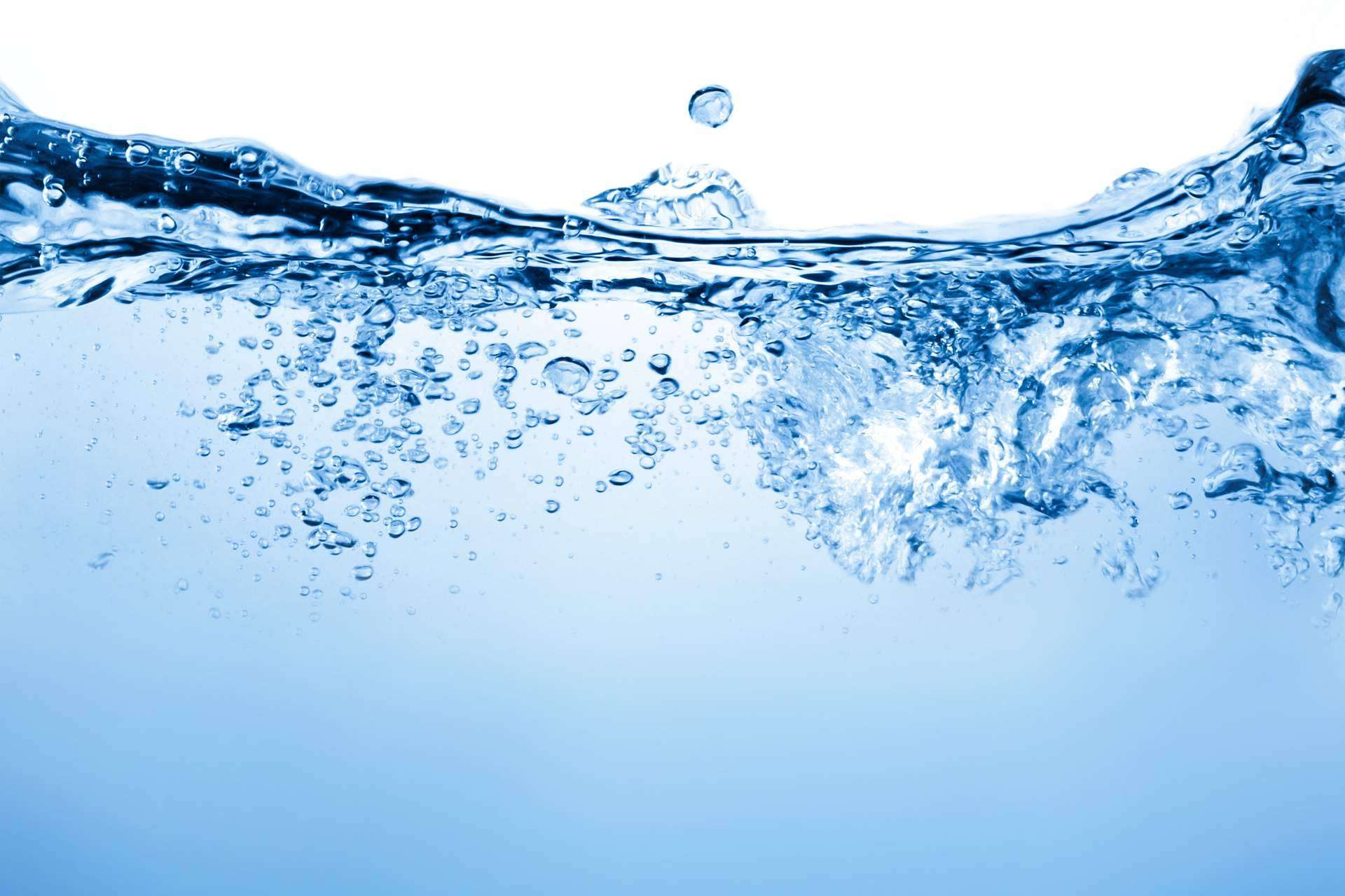 ¿Cómo ayuda el agua descalcificada a las pieles atópicas?