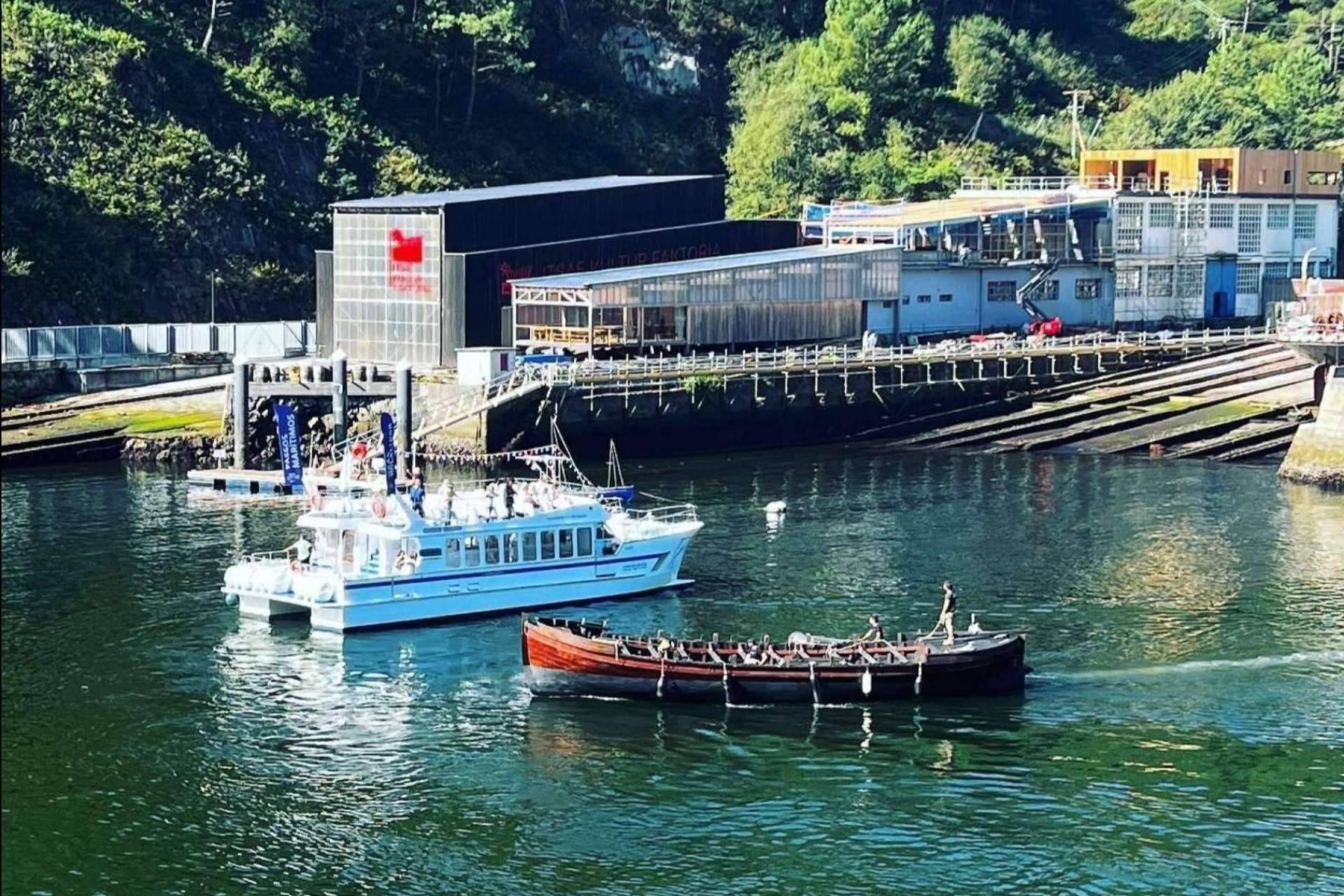 Las excursiones en catamarán sostenibles con el medioambiente de Ciudad San Sebastián