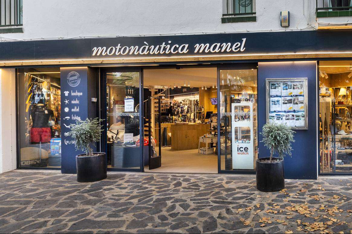 Comprar en Cadaqués, en el Cap de Creus, los accesorios náuticos de Motonàutica Manel