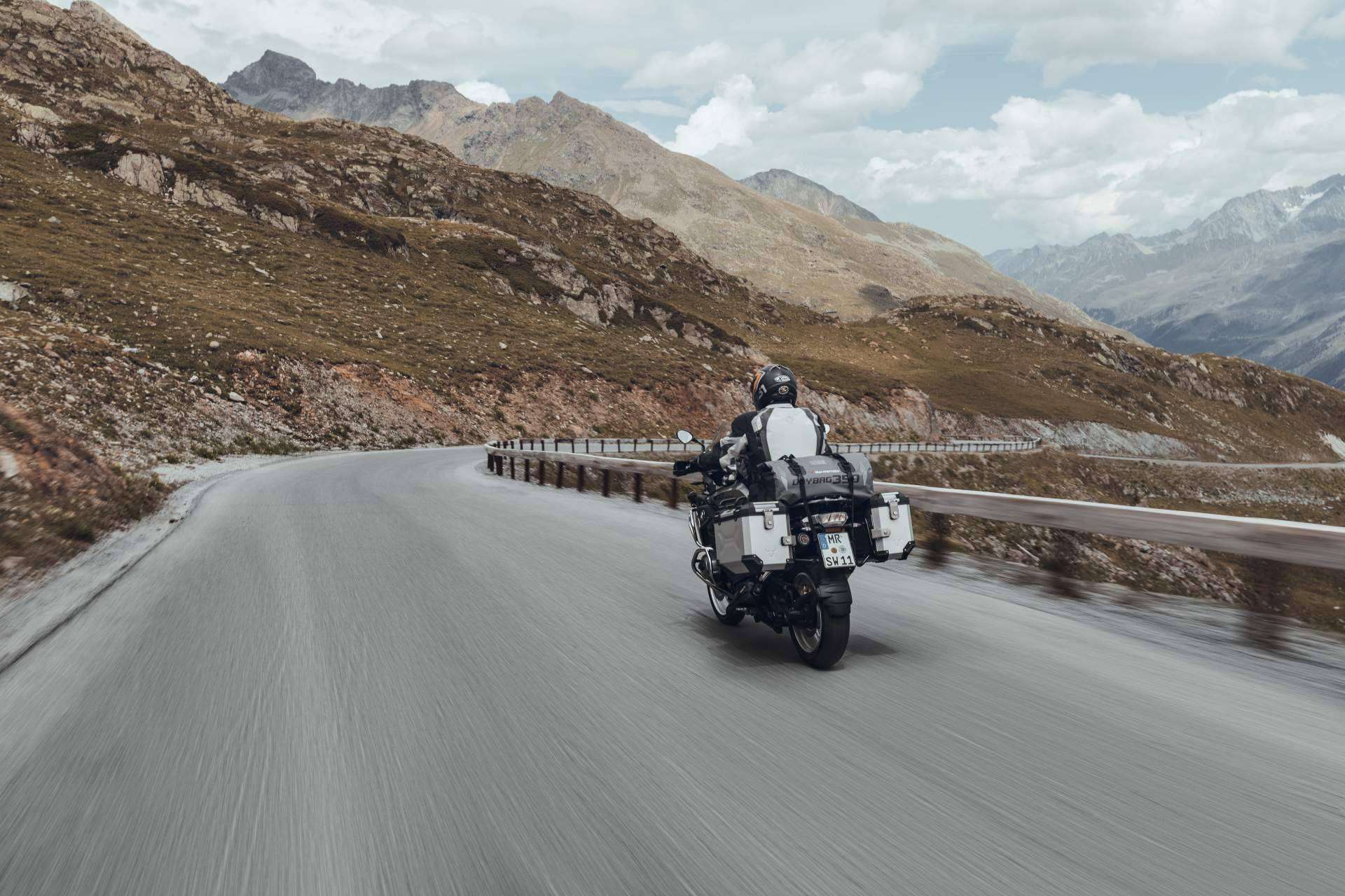 Todos los accesorios necesarios para una aventura en moto, con SW-MOTECH