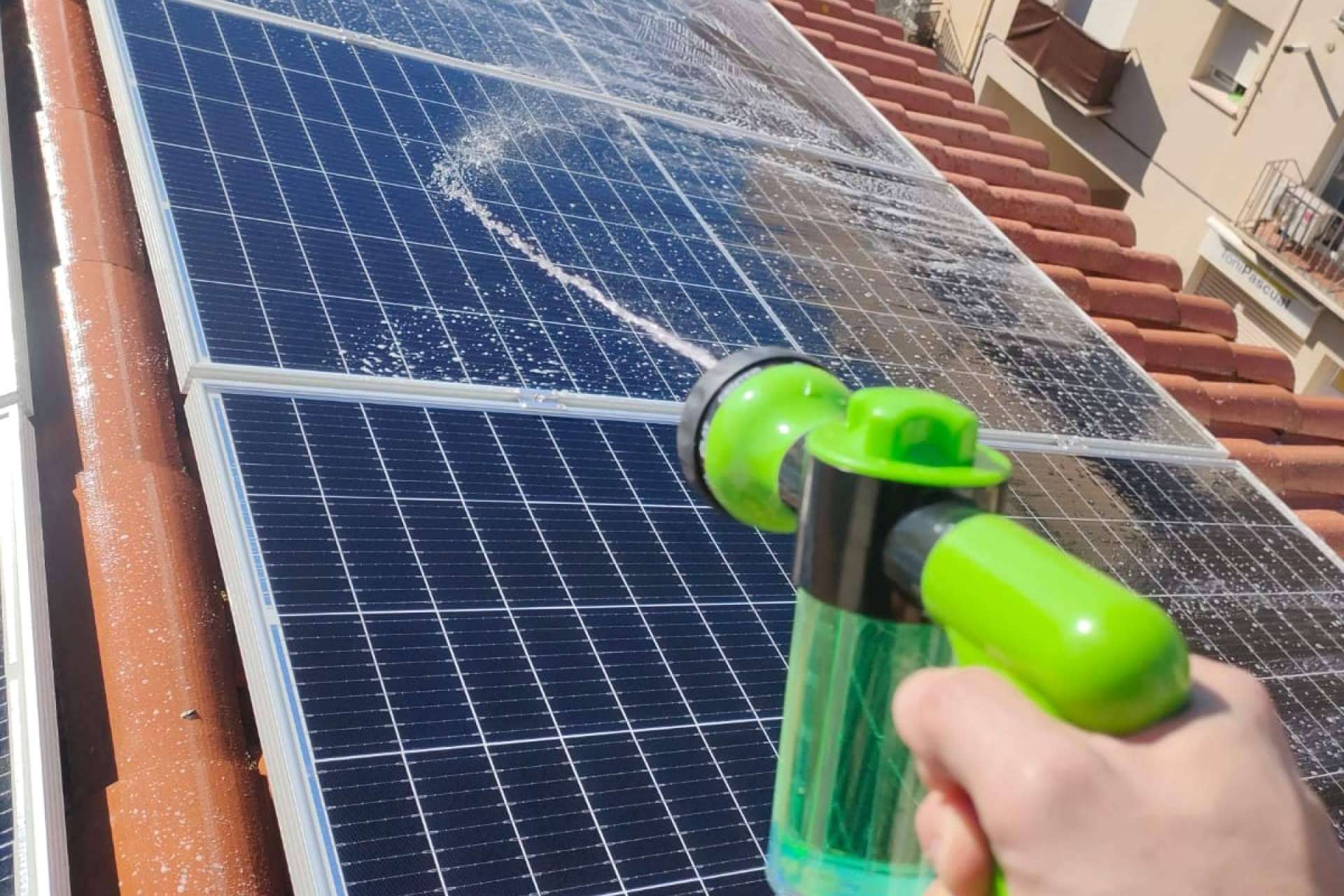 Mantenimiento en las instalaciones fotovoltaicas con Kira Solar