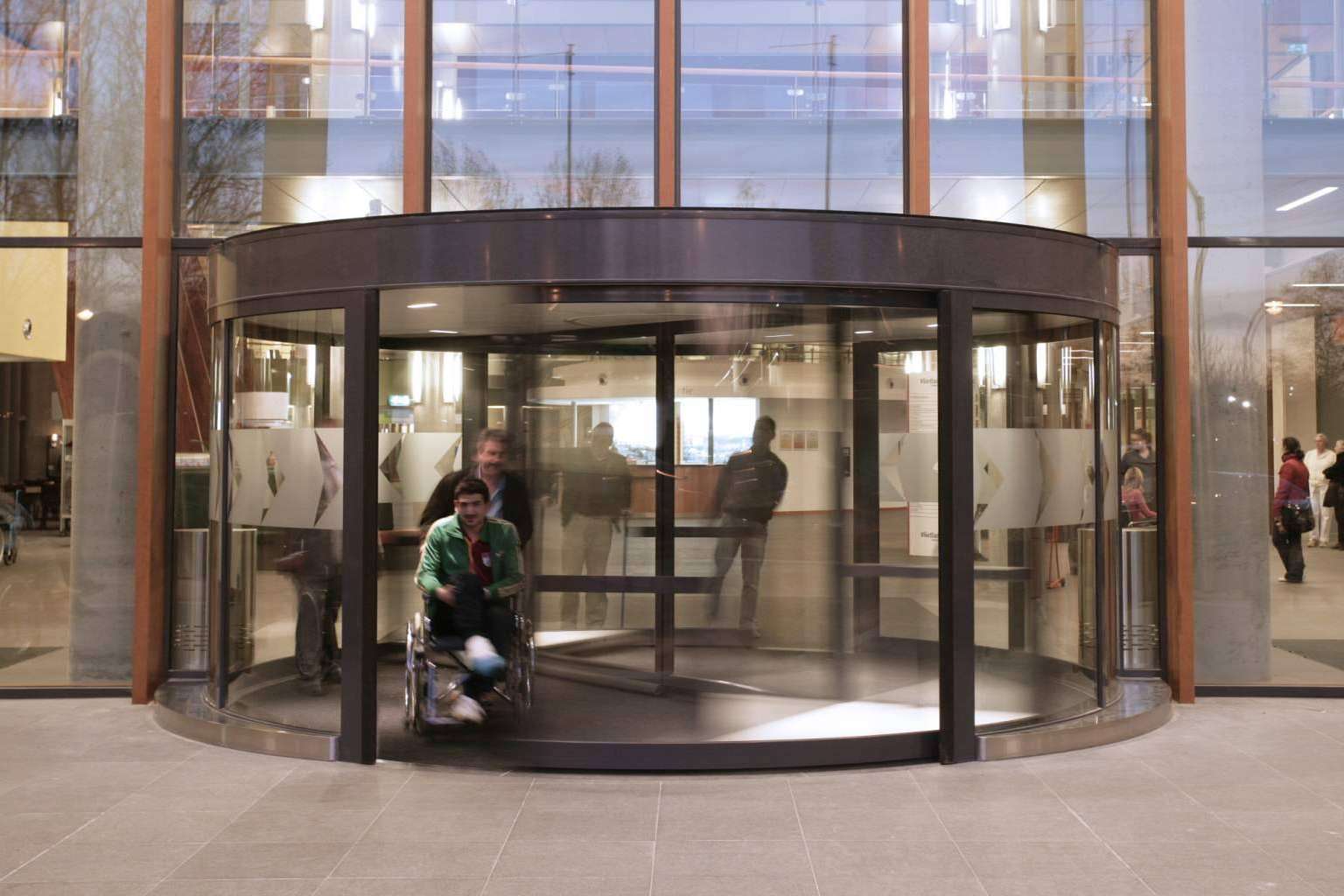 Puertas automáticas que garantizan innovación y seguridad para todos los espacios