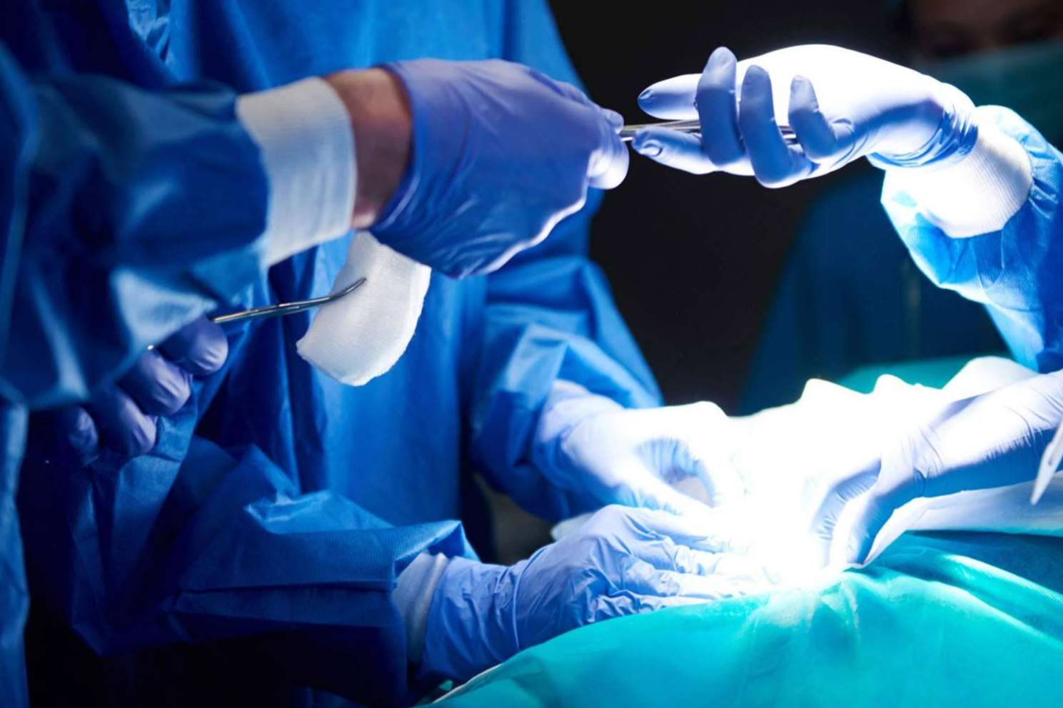 Un equipo de cirujanos plásticos profesionales certificados en Miami, Dolls Plastic Surgery