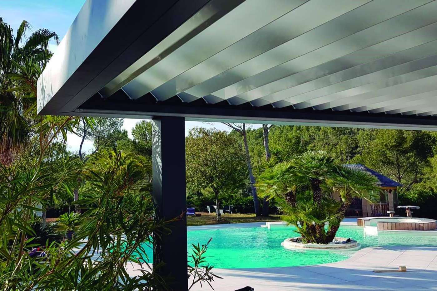 La pérgola bioclimática inteligente de C3 Systems para espacios al aire libre, Seesky-BIO