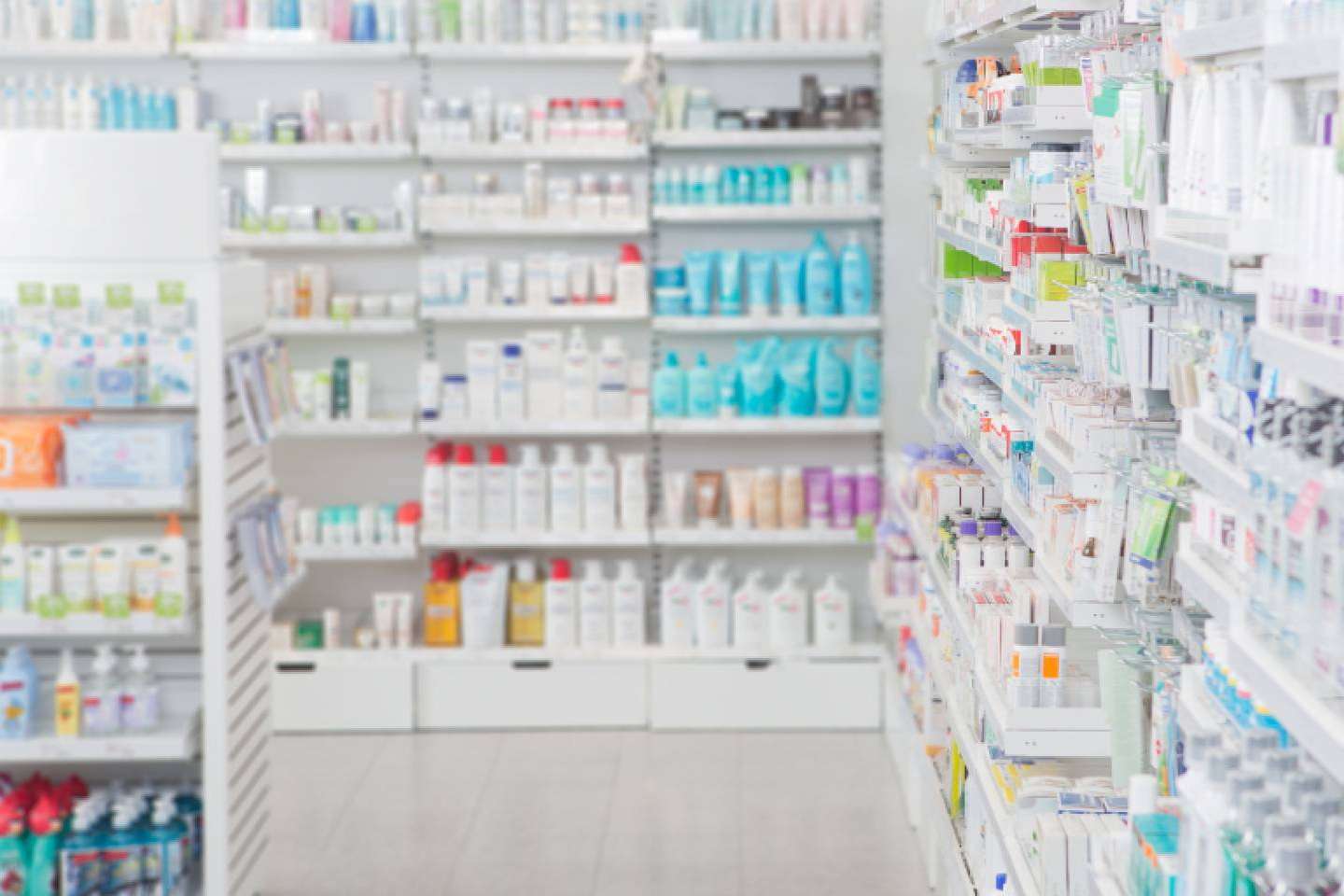 Aspectos a tener en cuenta antes de comprar una farmacia en Madrid, por Urbagesa Farmacias